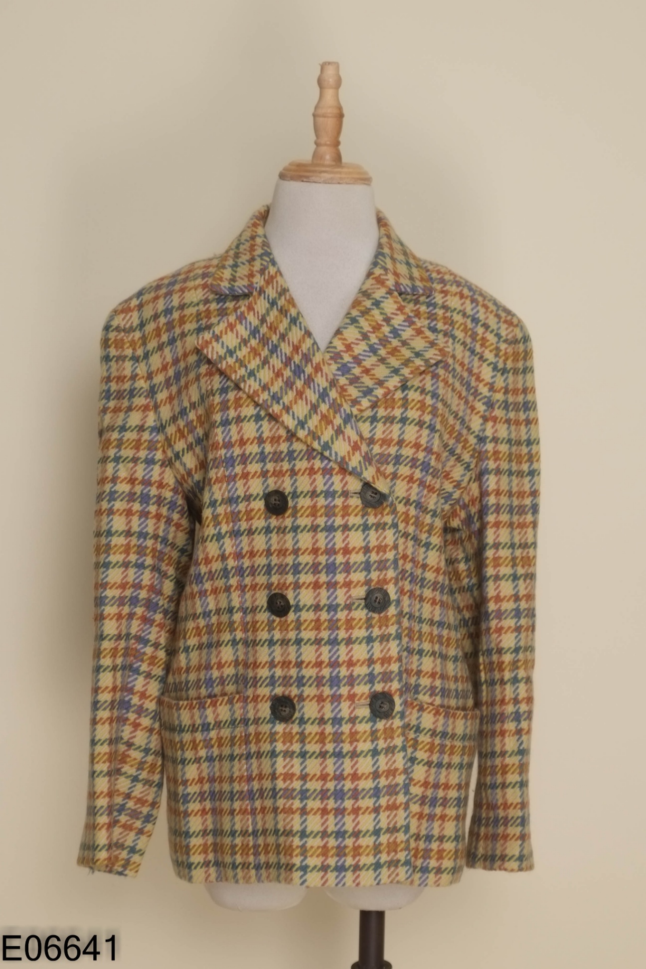 Áo dạ be kẻ cổ vest