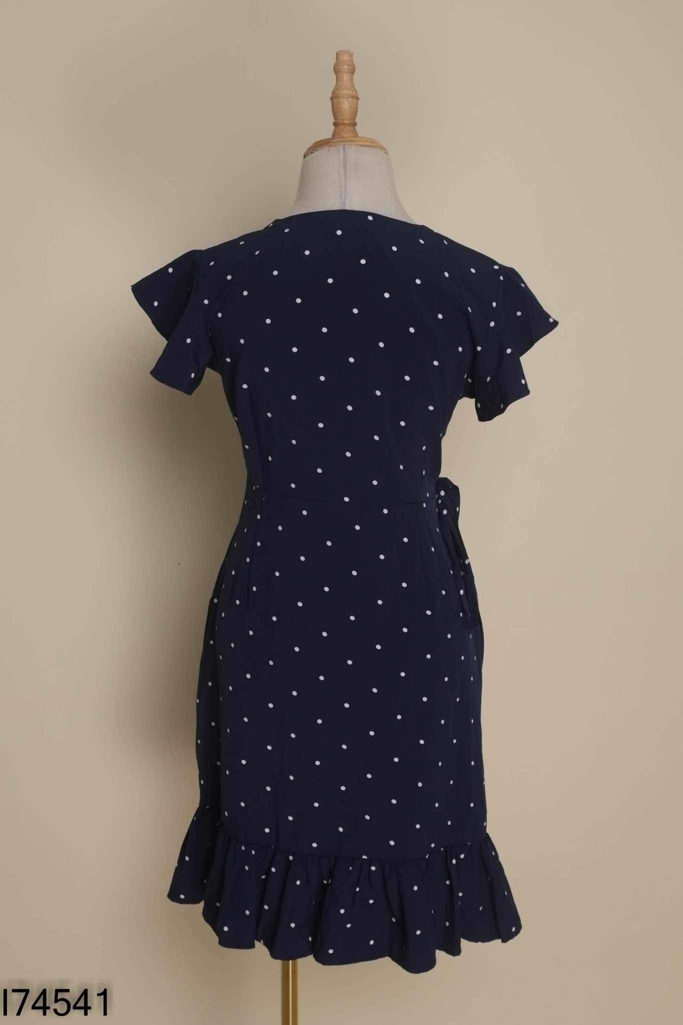 Váy xanh than chấm bi