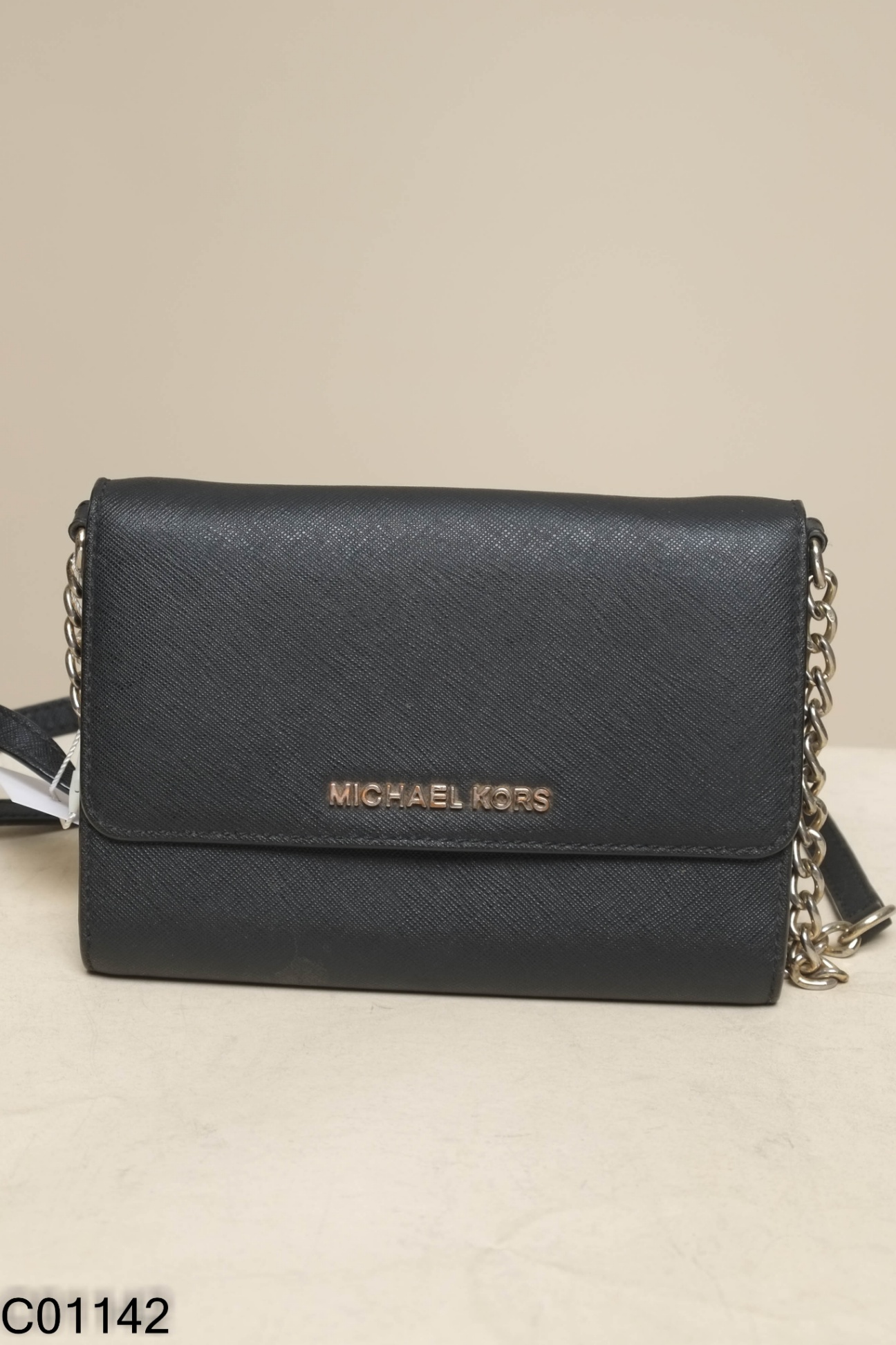Túi đen dây+ chữ vàng MICHAEL KORS
