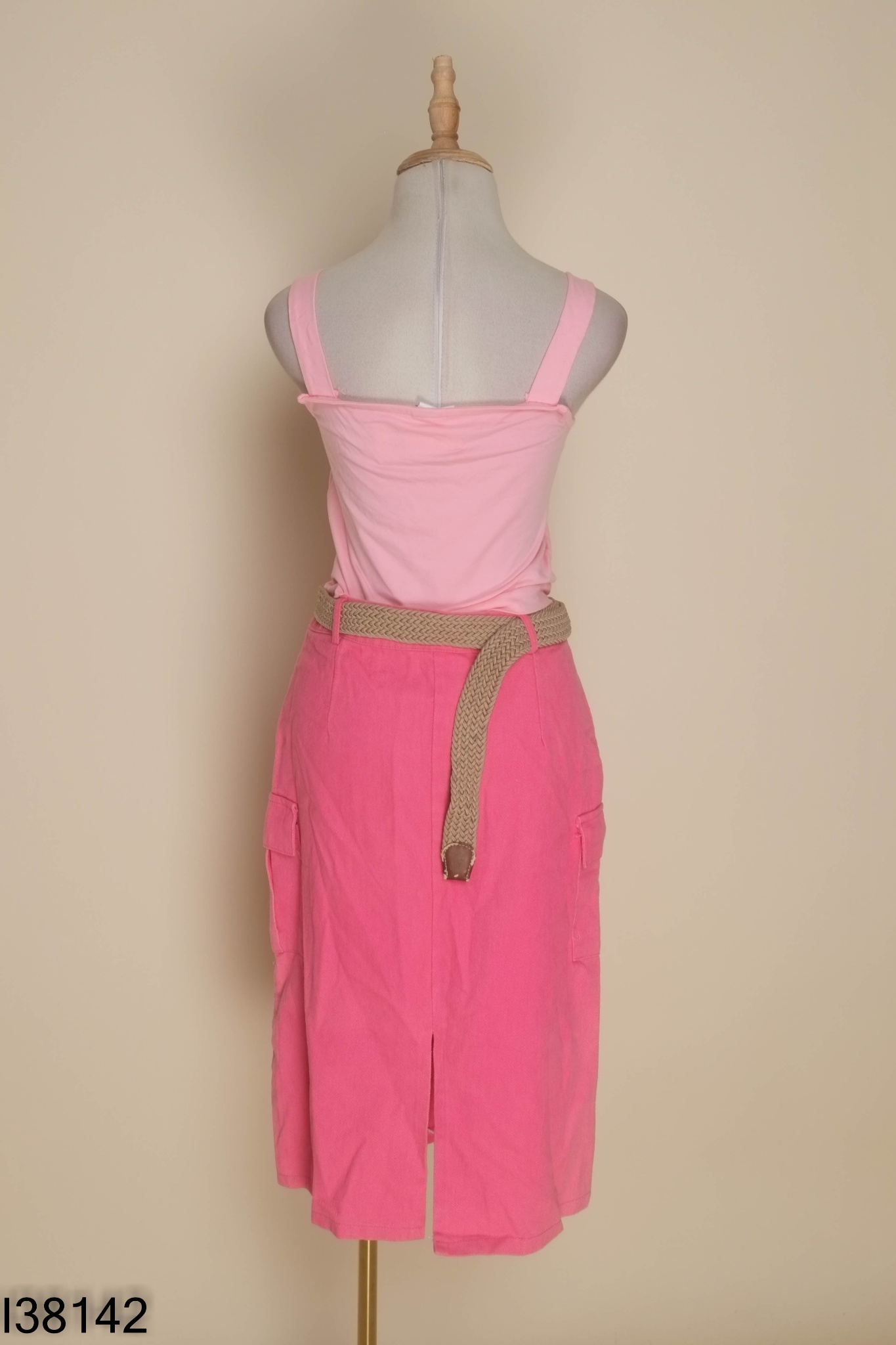 Set áo croptop hồng + váy bò hồng kèm đai