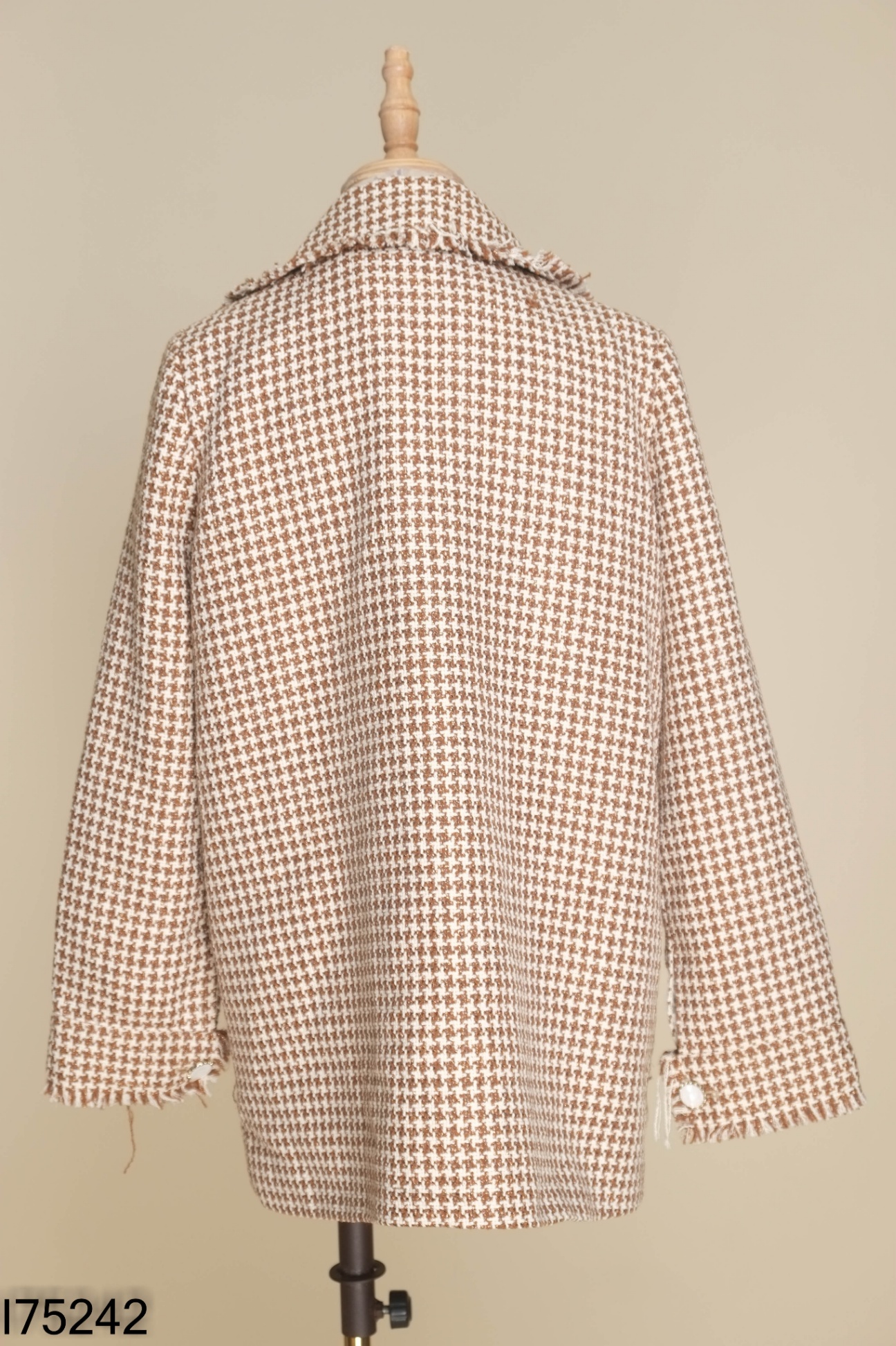 Áo vest nâu trắng
