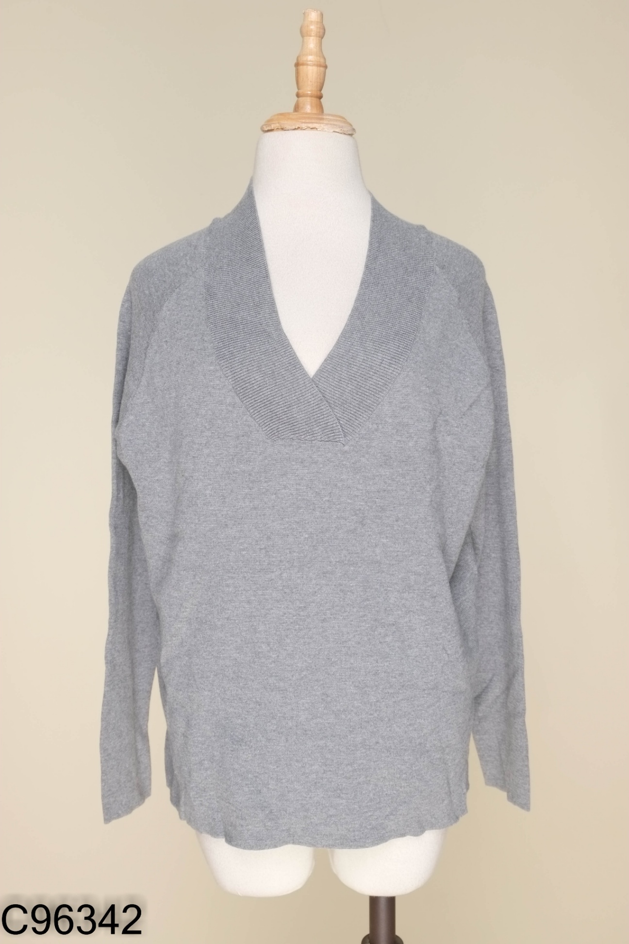 Áo len xám MANGO cổ V