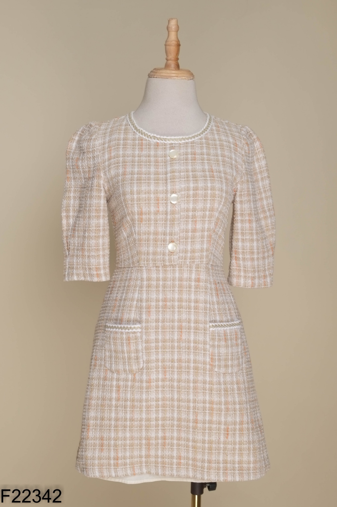Váy dạ be DAISY cúc ngọc