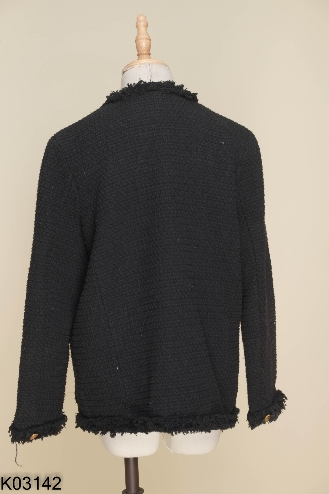 Áo khoác dạ tweed đen tua rua