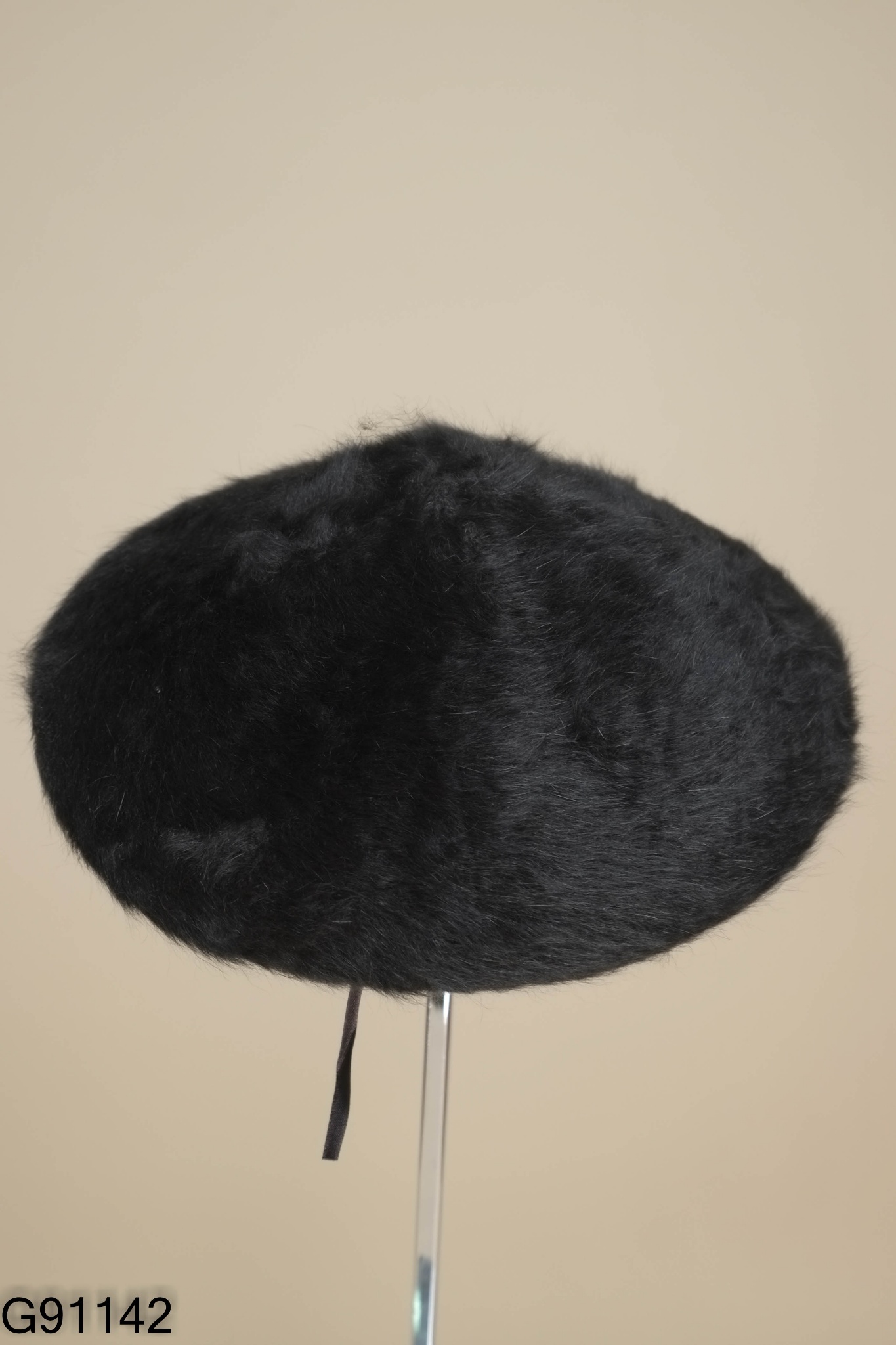 Mũ nồi đen thêu trái tim