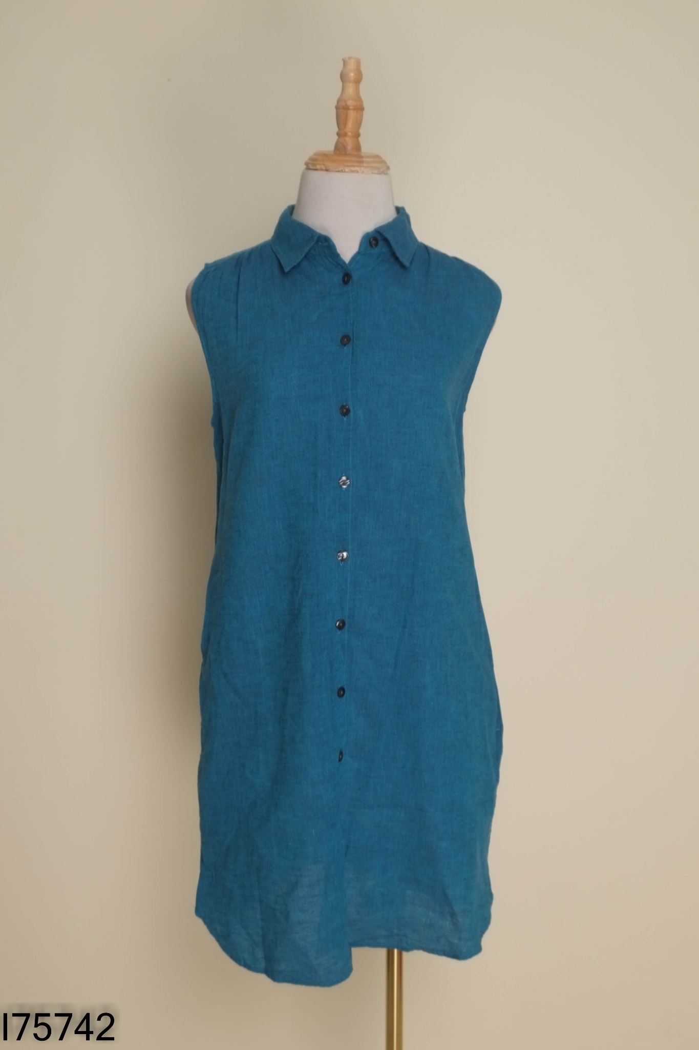 Váy UNIQLO xanh trơn