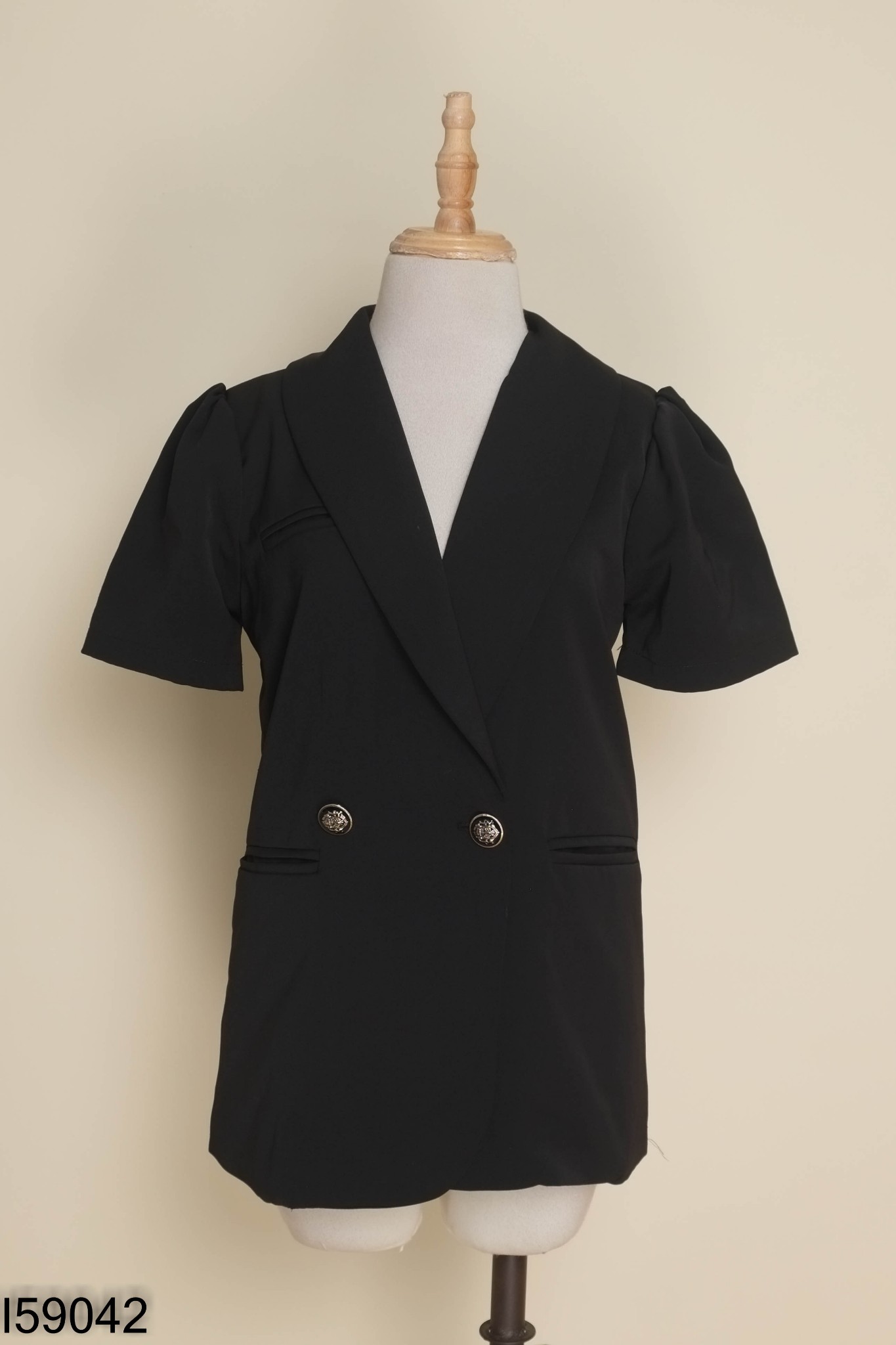 Áo blazer đen ngắn tay