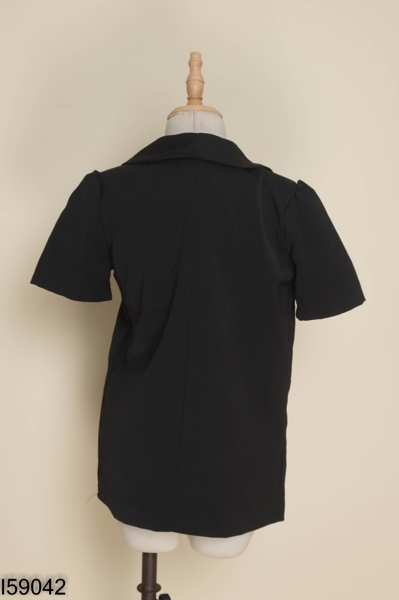 Áo blazer đen ngắn tay