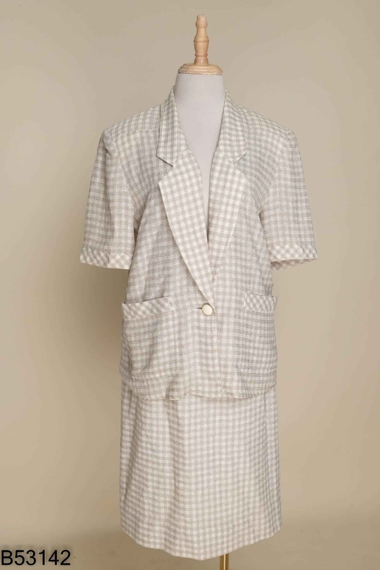 Set Áo blazer be kẻ + quần shorts