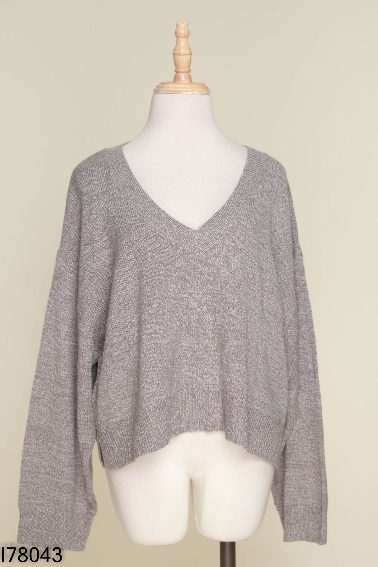 Áo len xám HM cổ tim
