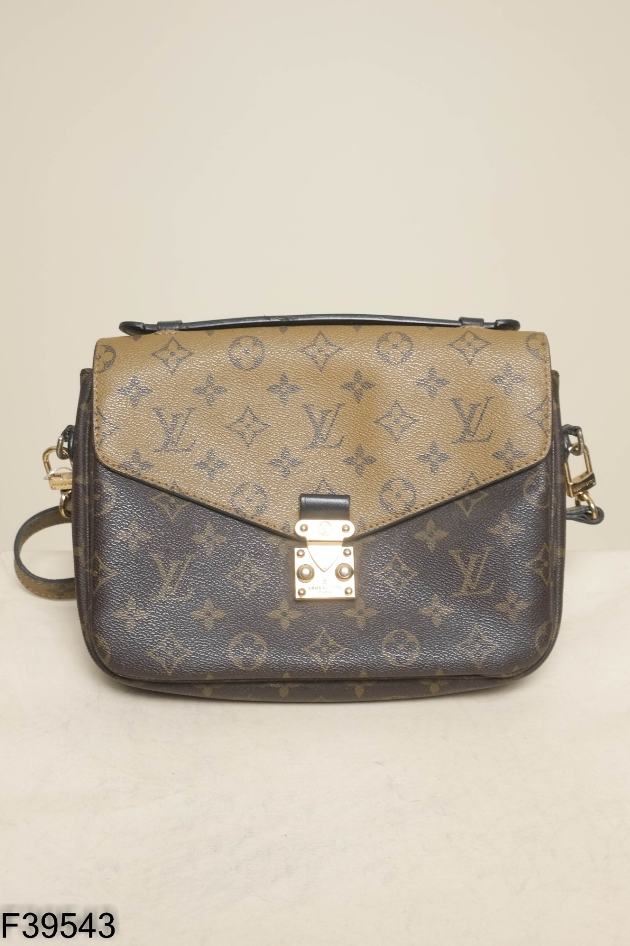 Túi da nâu phối khóa vàng