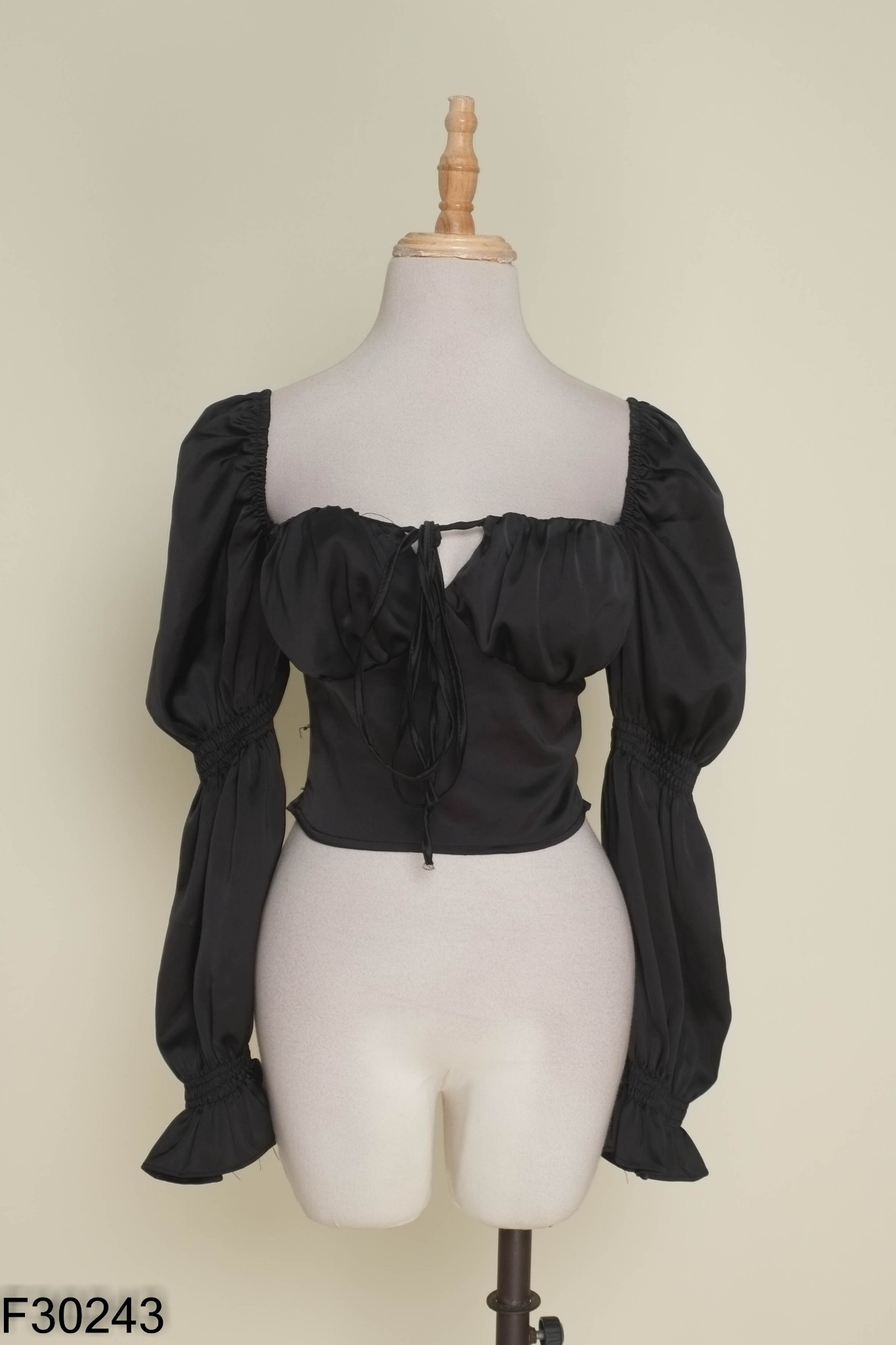 Áo croptop MẨU đen tay phồng
