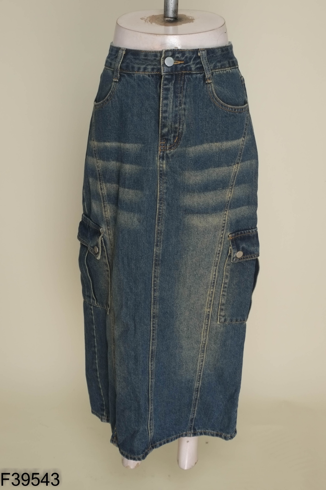 Chân váy jeans xanh phối túi hộp
