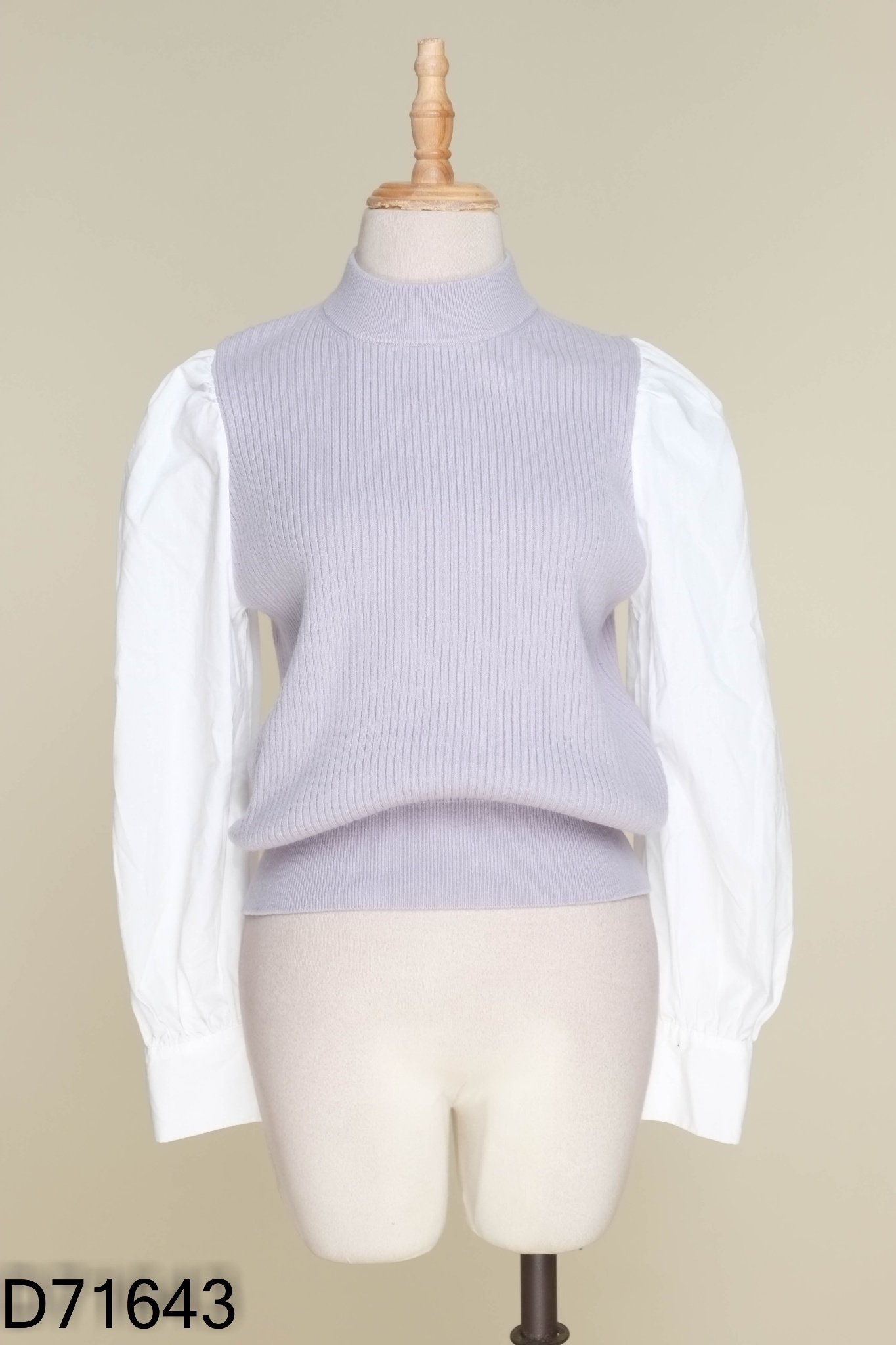 Áo len GU xám phối trắng