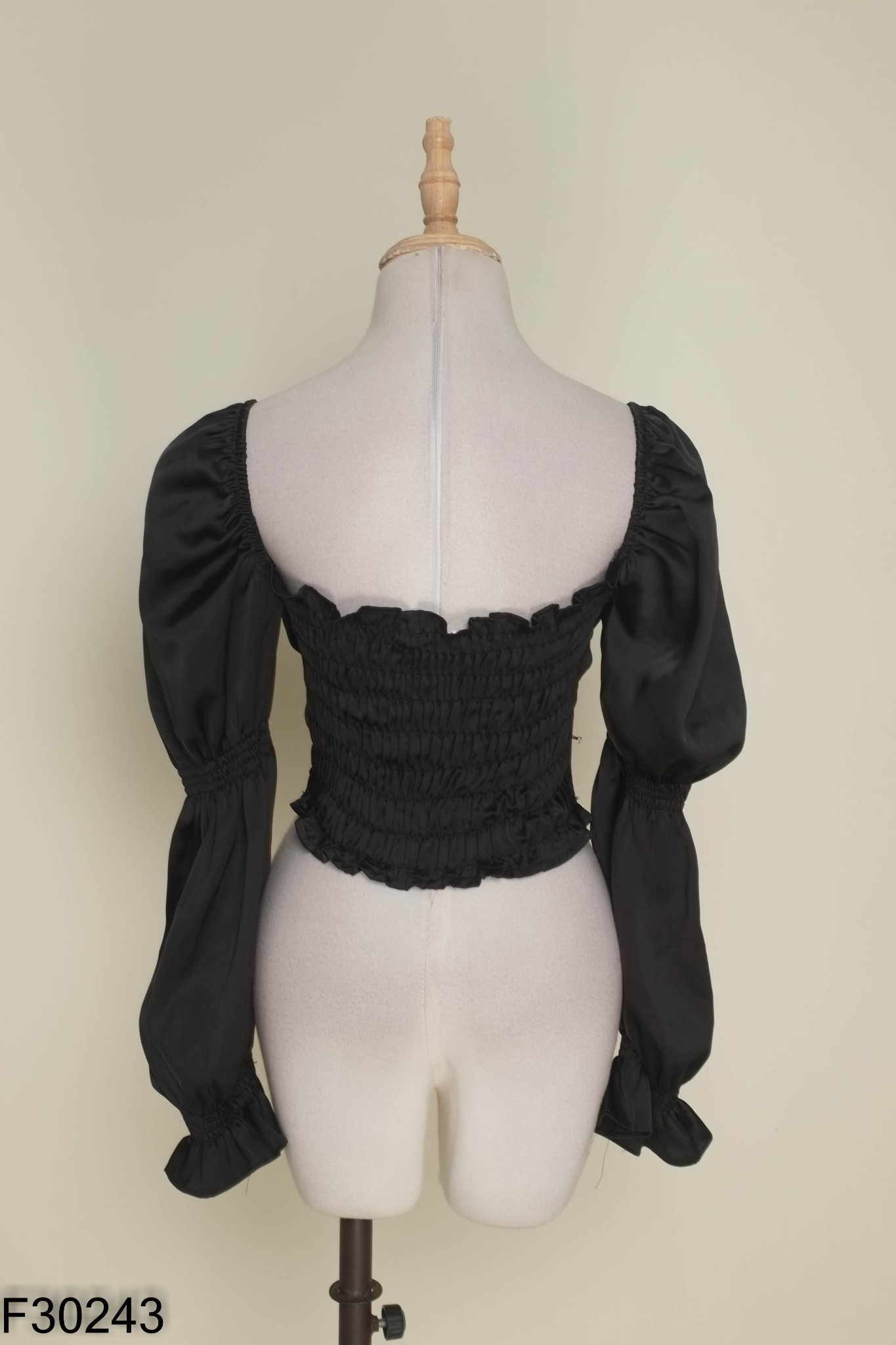 Áo croptop MẨU đen tay phồng