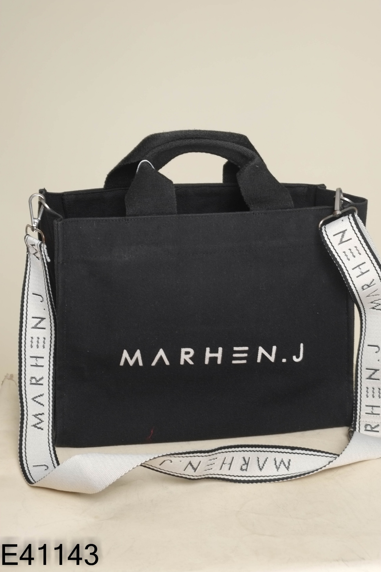 Túi xách MARHEN.J vải đen phối dây be chữ