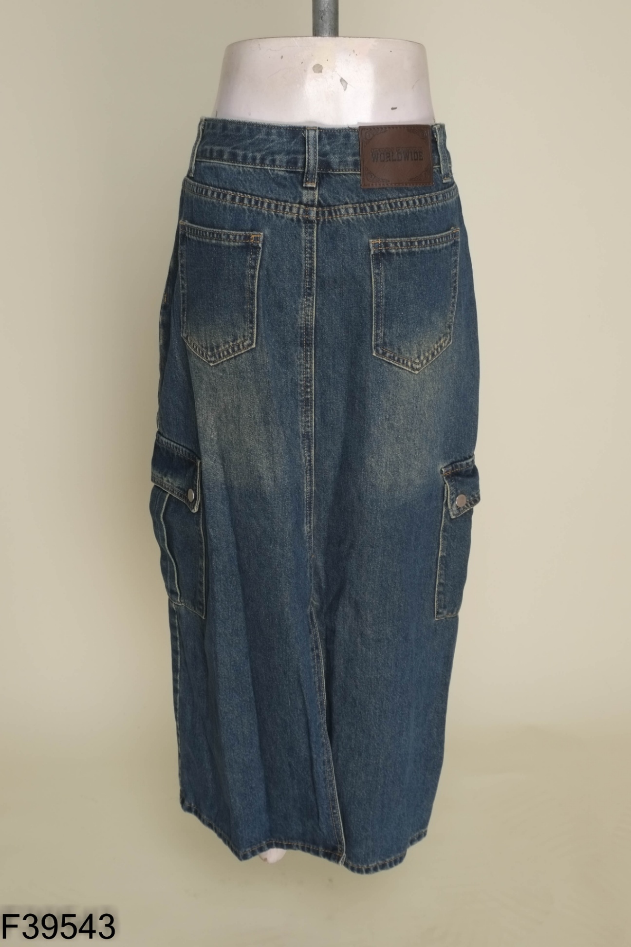 Chân váy jeans xanh phối túi hộp