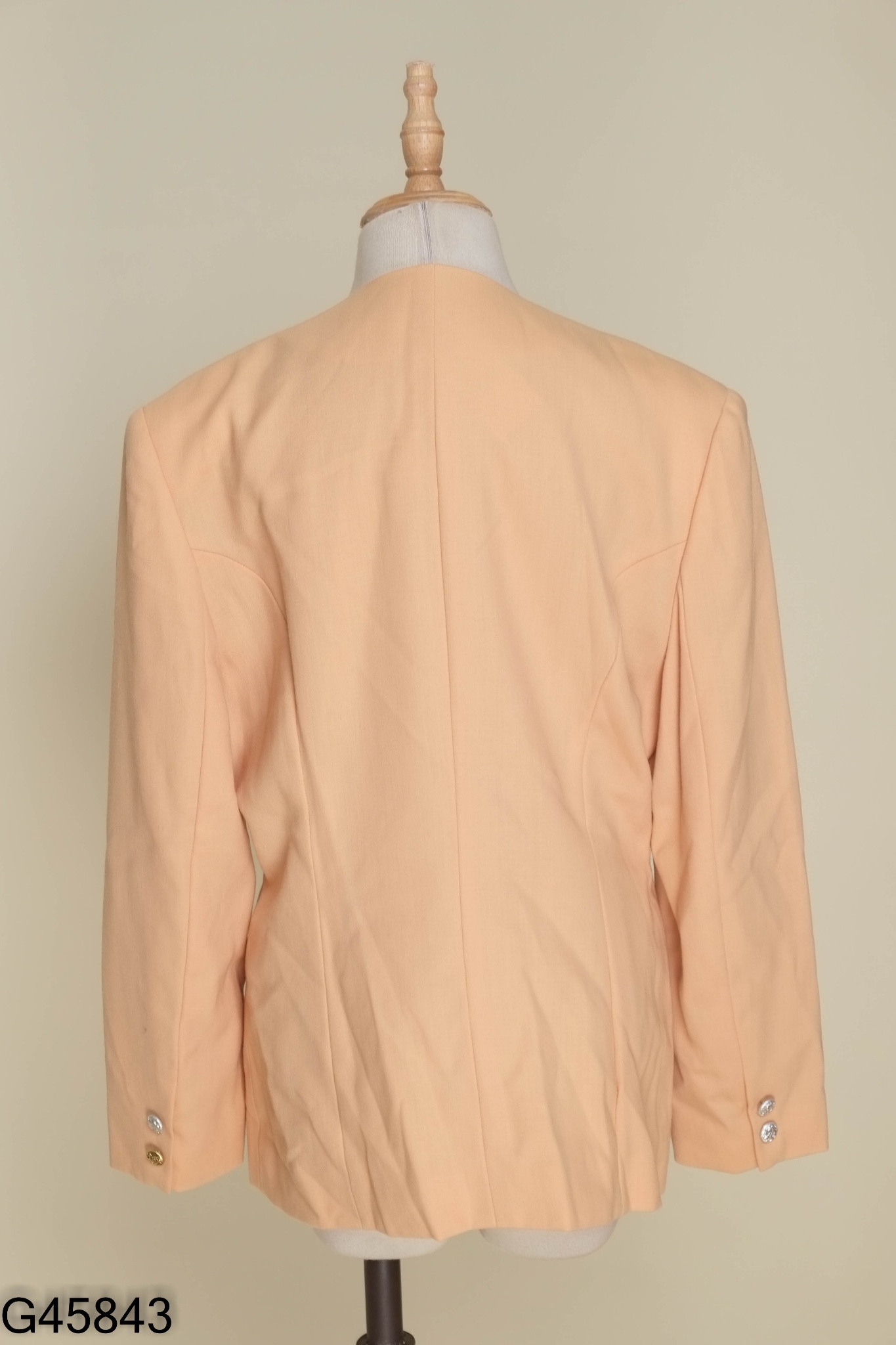Blazer nâu sáng phối khuy vàng