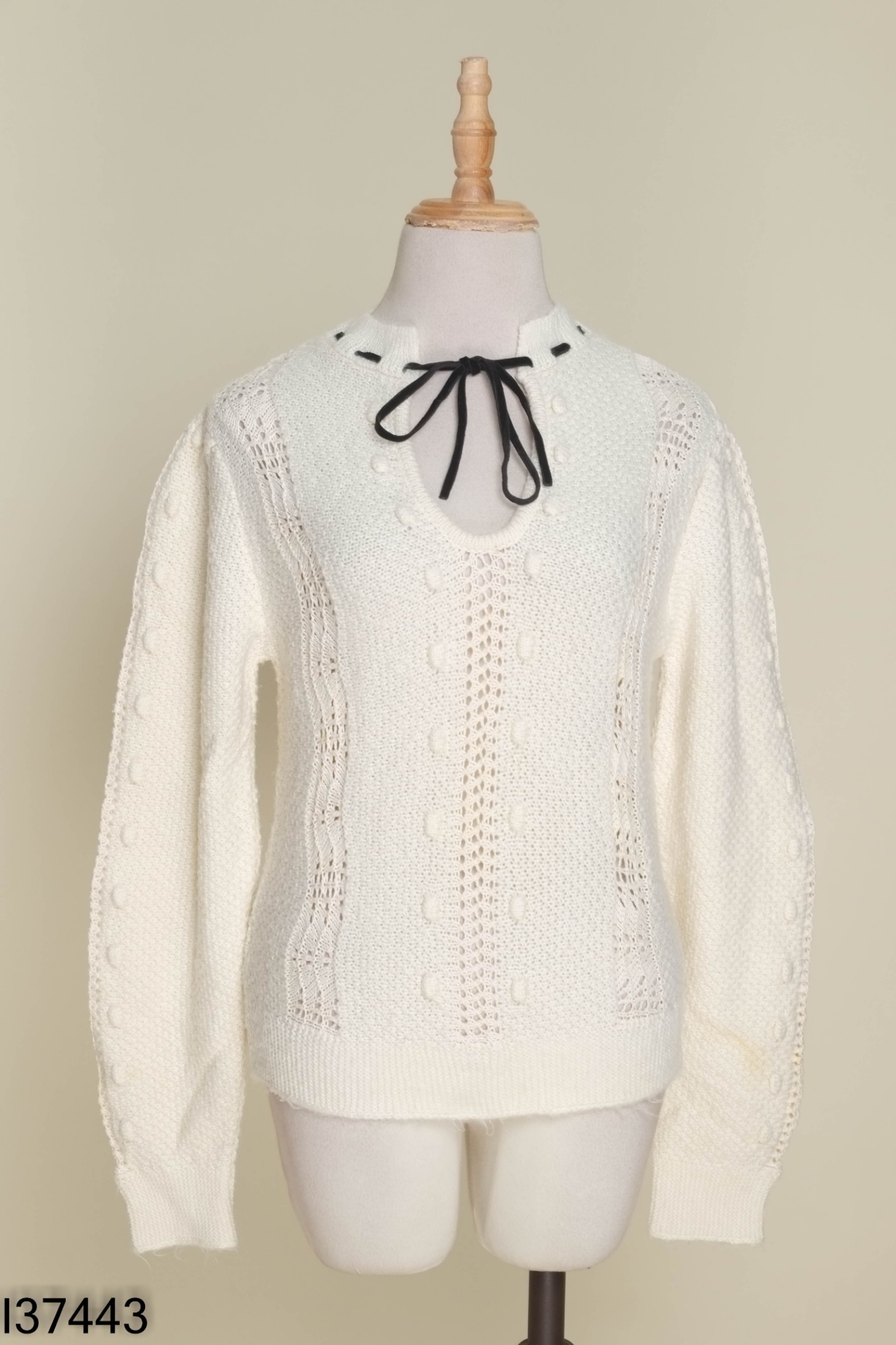 Áo len MANGO trắng buộc nơ đen