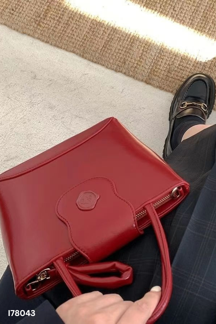 Túi da đỏ (có dây đeo chéo)