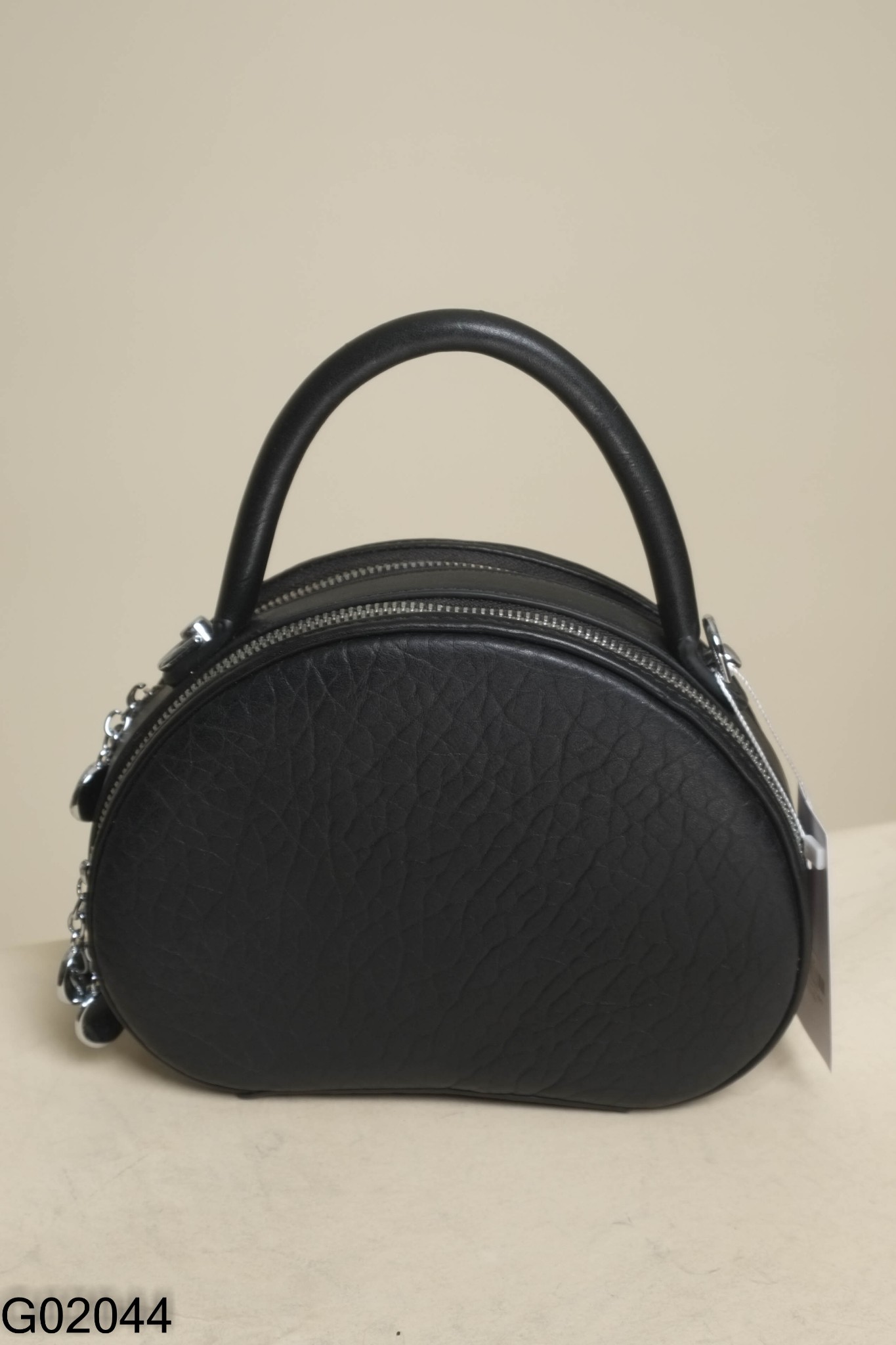 Túi xách đen dáng hộp