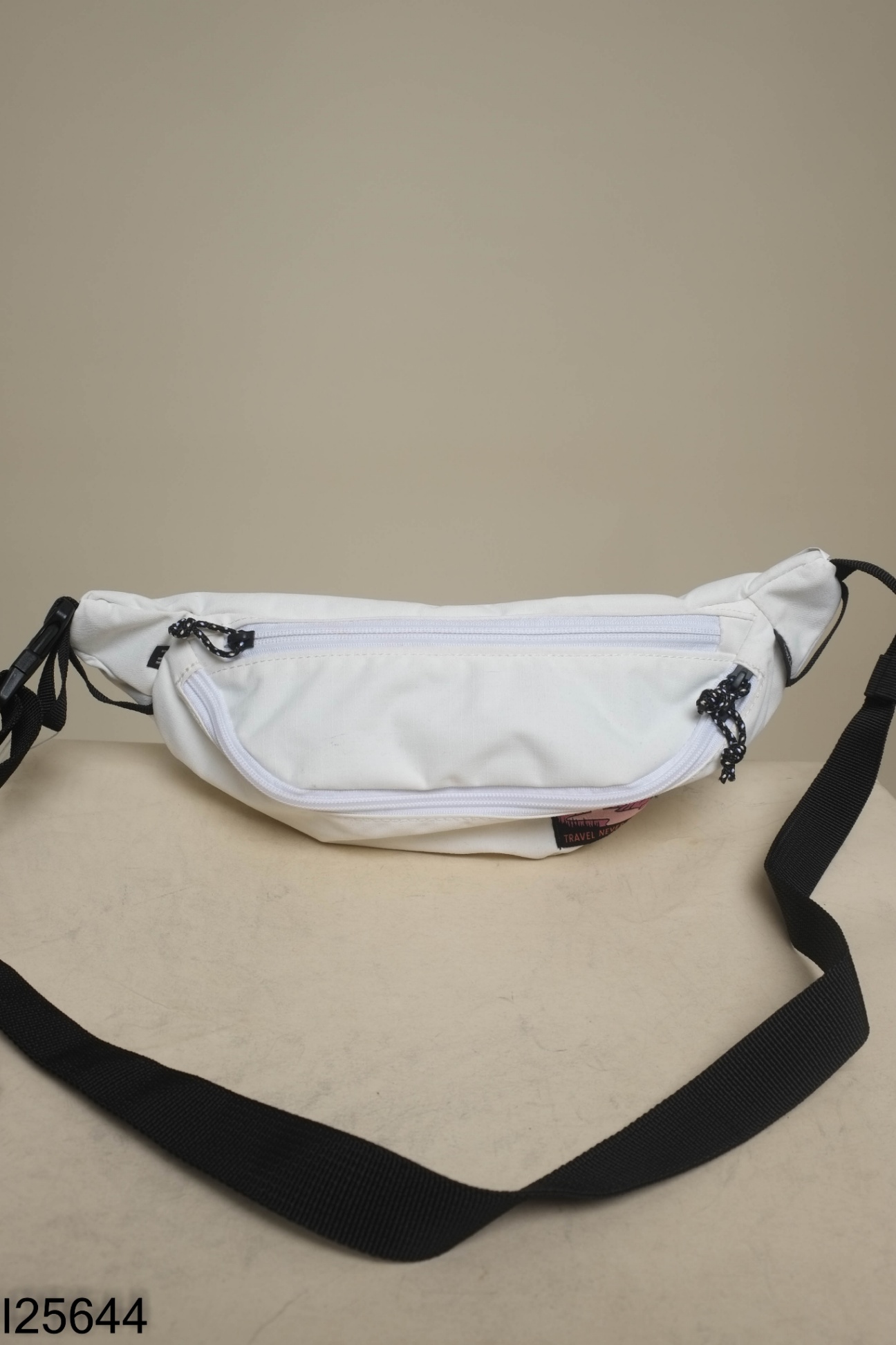 Túi trắng đeo chéo