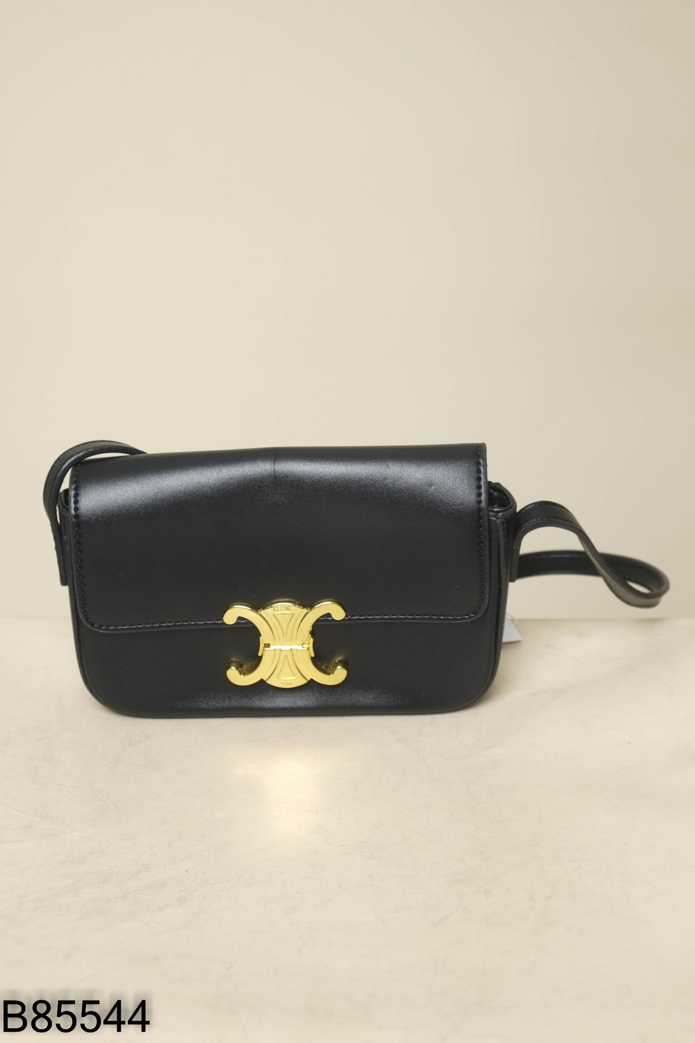 Túi da đen phối khóa vàng