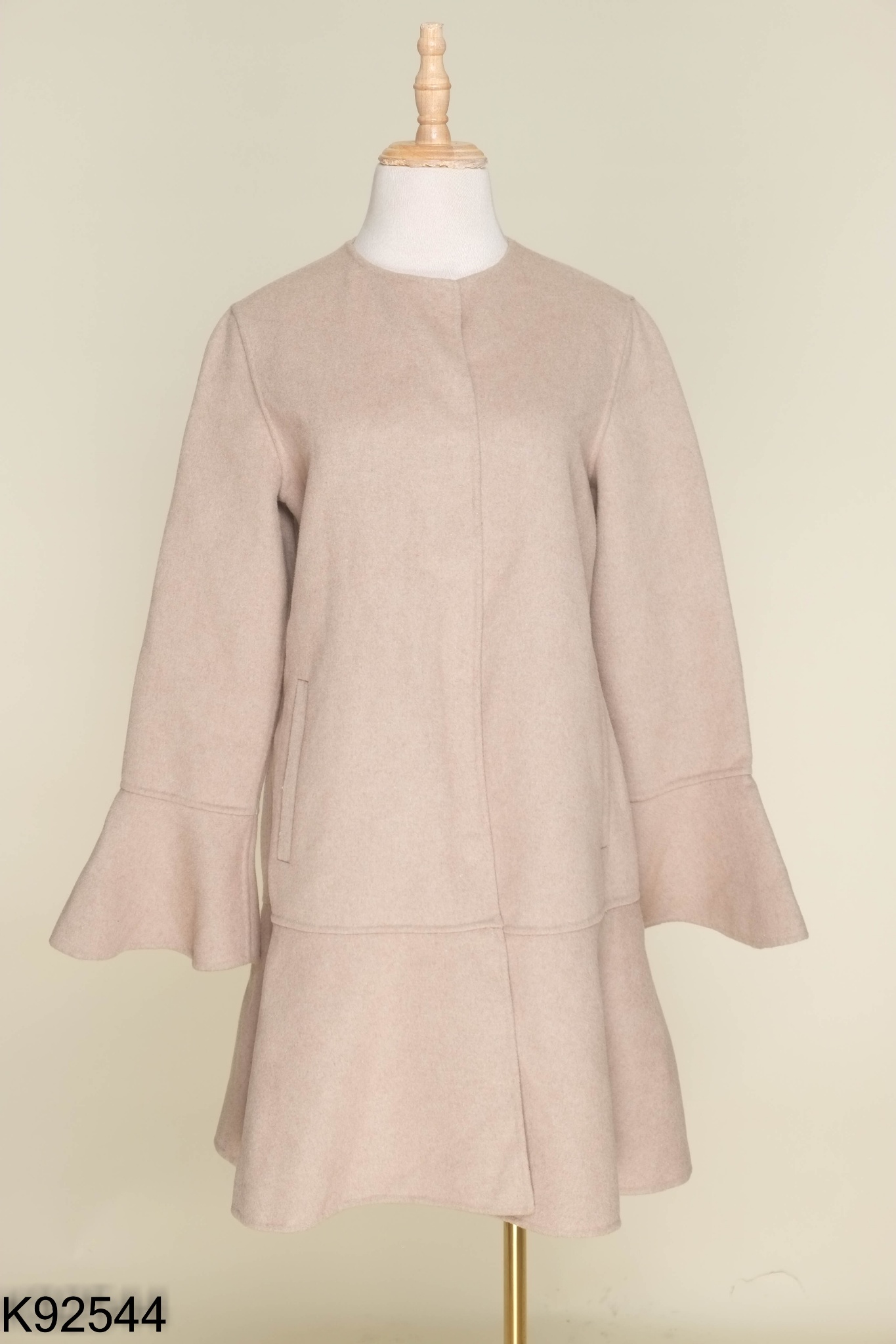 Áo dạ ZARA be tay loe