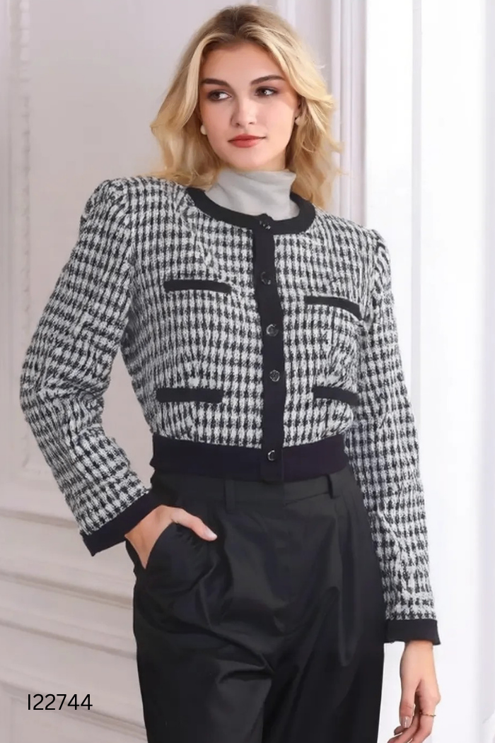 Áo dạ be SEVEN AM viền đen phối cúc