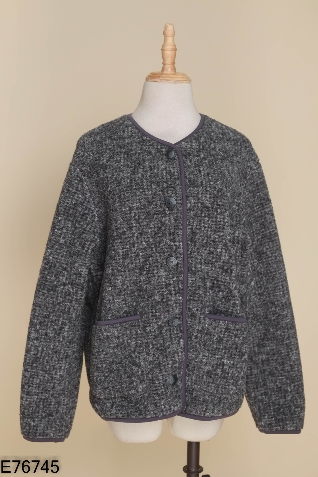 Áo khoác UNIQLO xám lông cừu