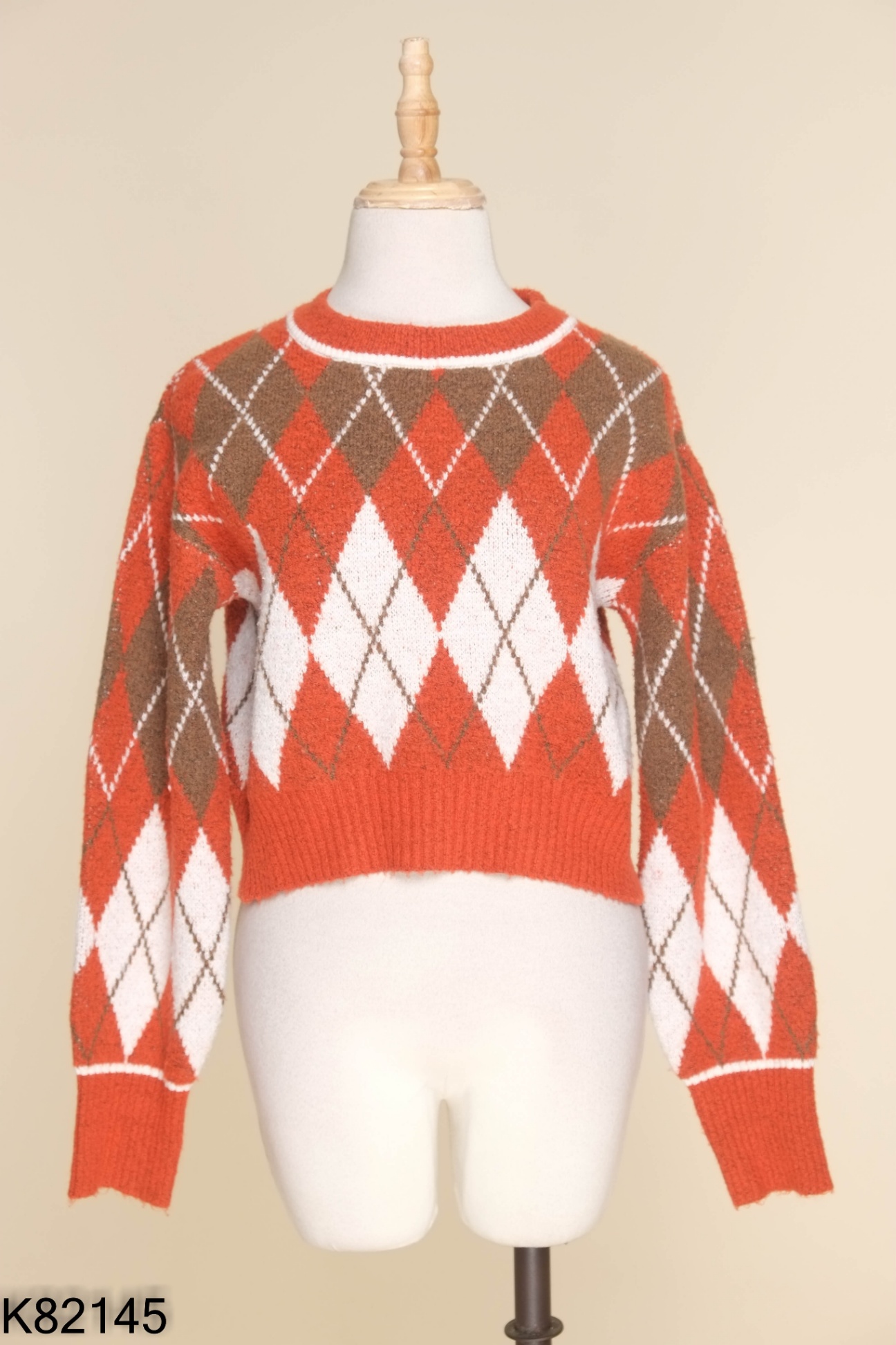 Áo len GU nâu kẻ trắng cam