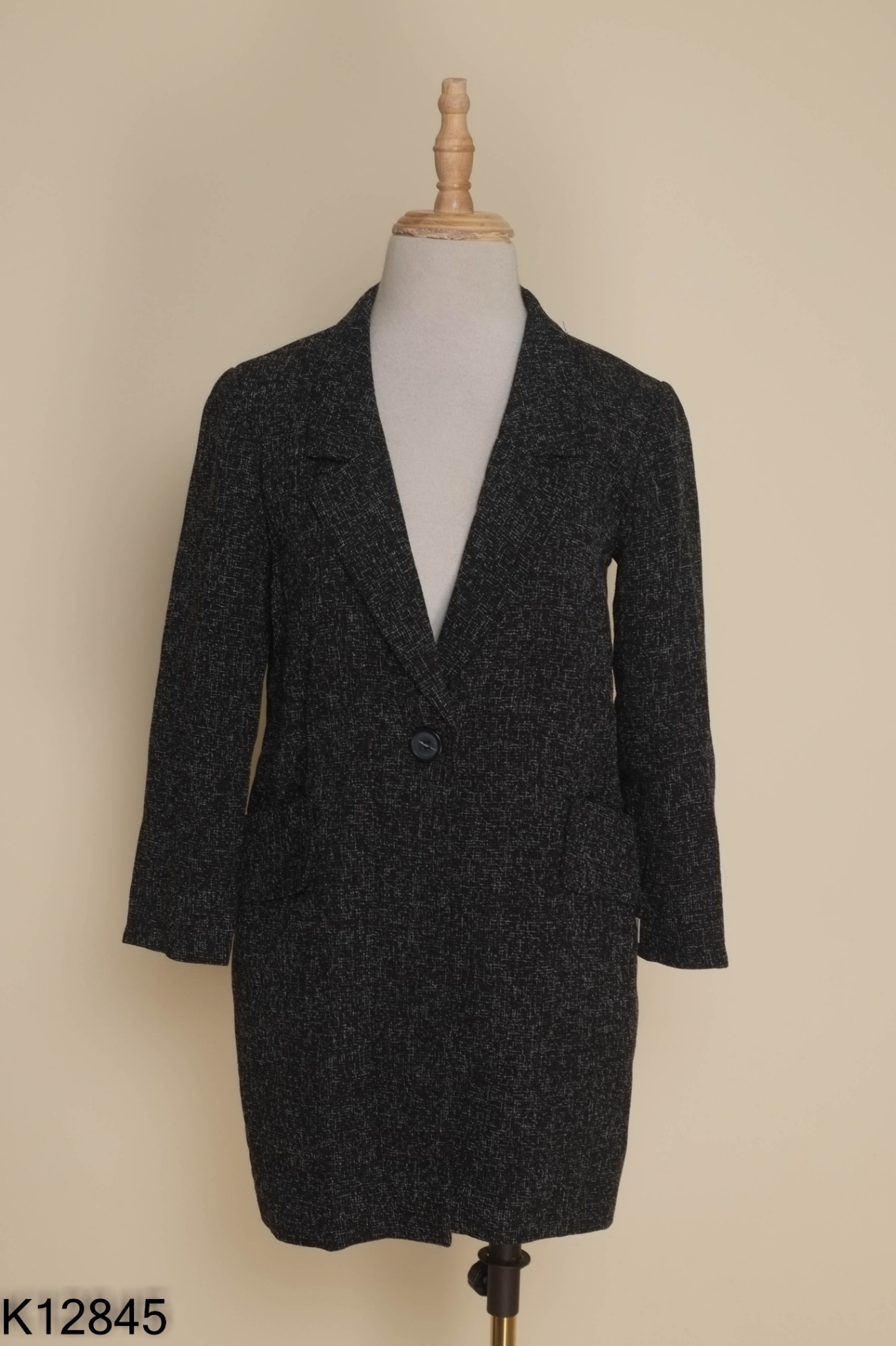 Áo blazers ADORE DRESS đen mix trắng