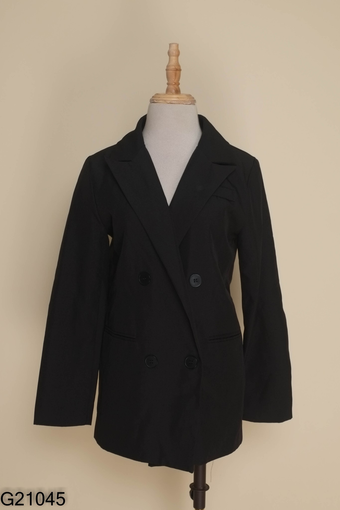 Áo vest đen phối túi trước