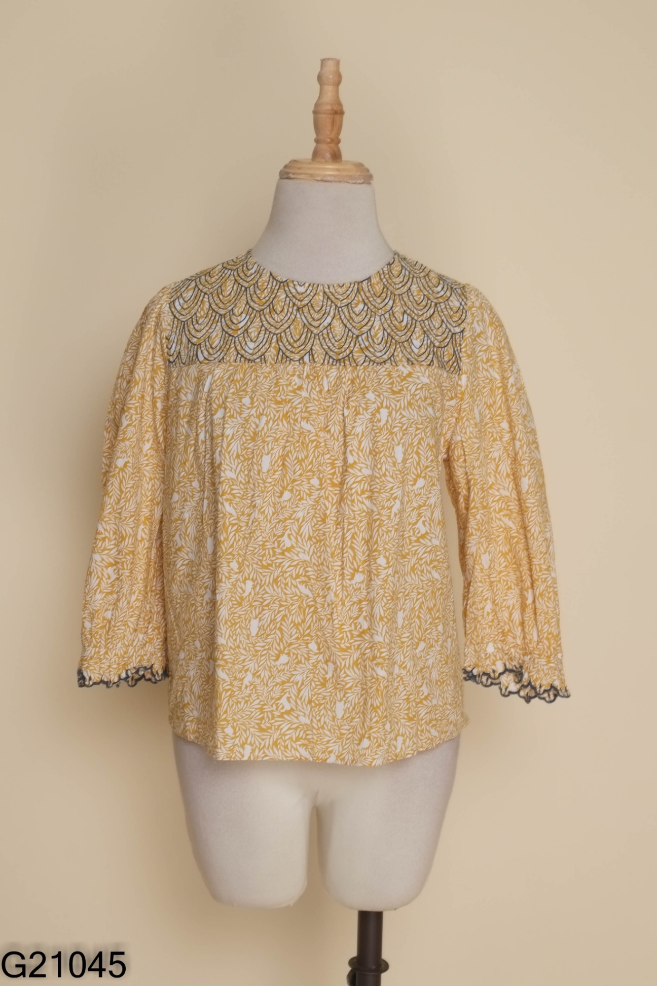 Áo vàng ADORE DRESS họa tiết hoa