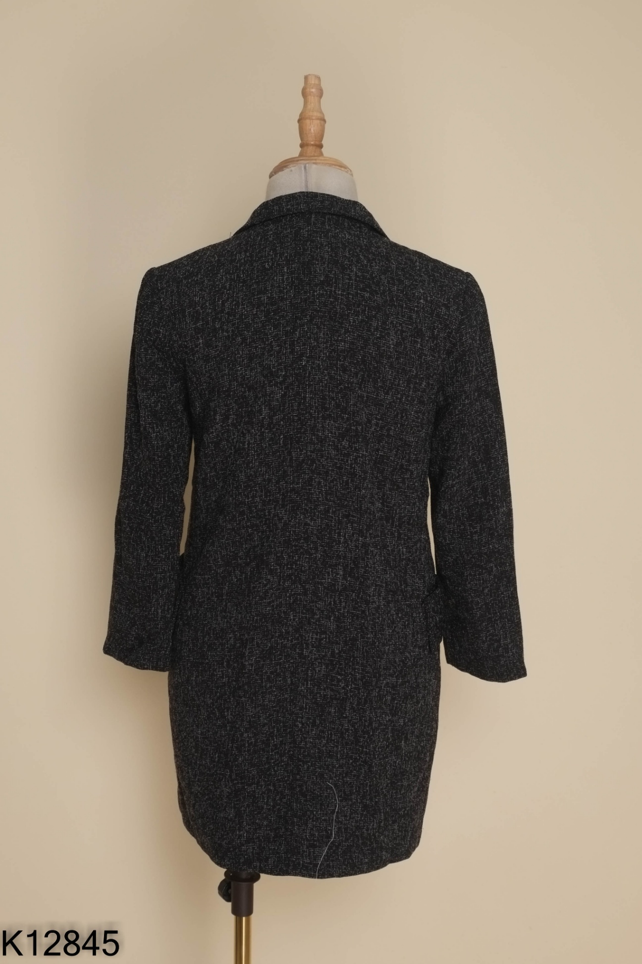 Áo blazers ADORE DRESS đen mix trắng