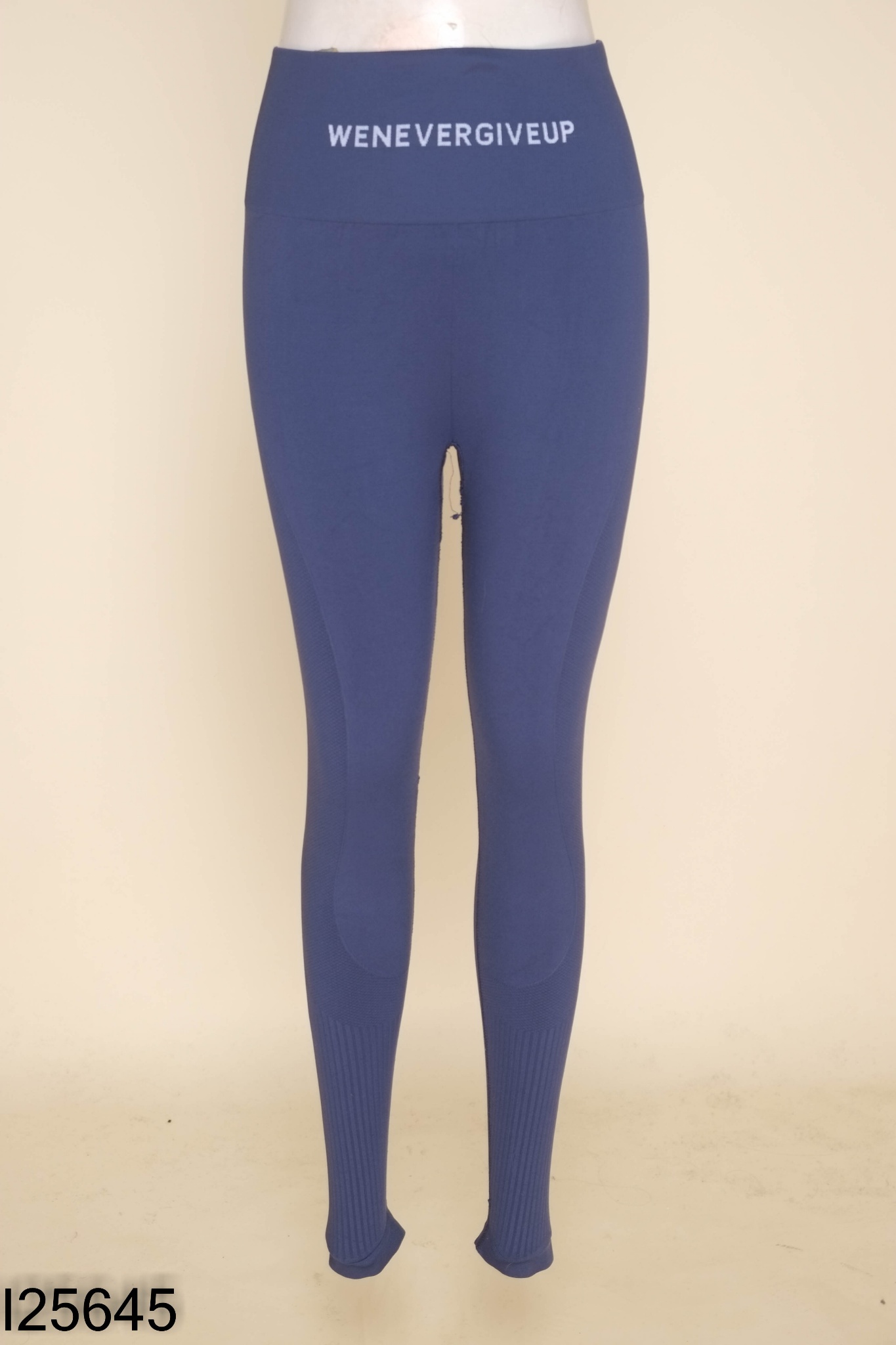 Quần leggings xanh than in chữ