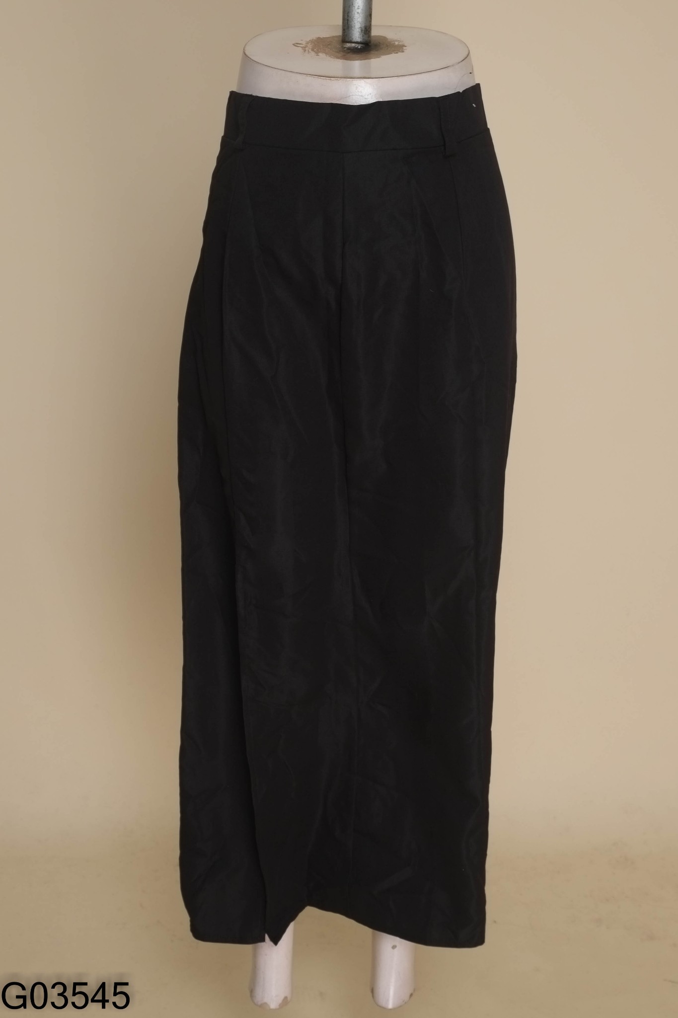 Chân váy đen dài xẻ tà