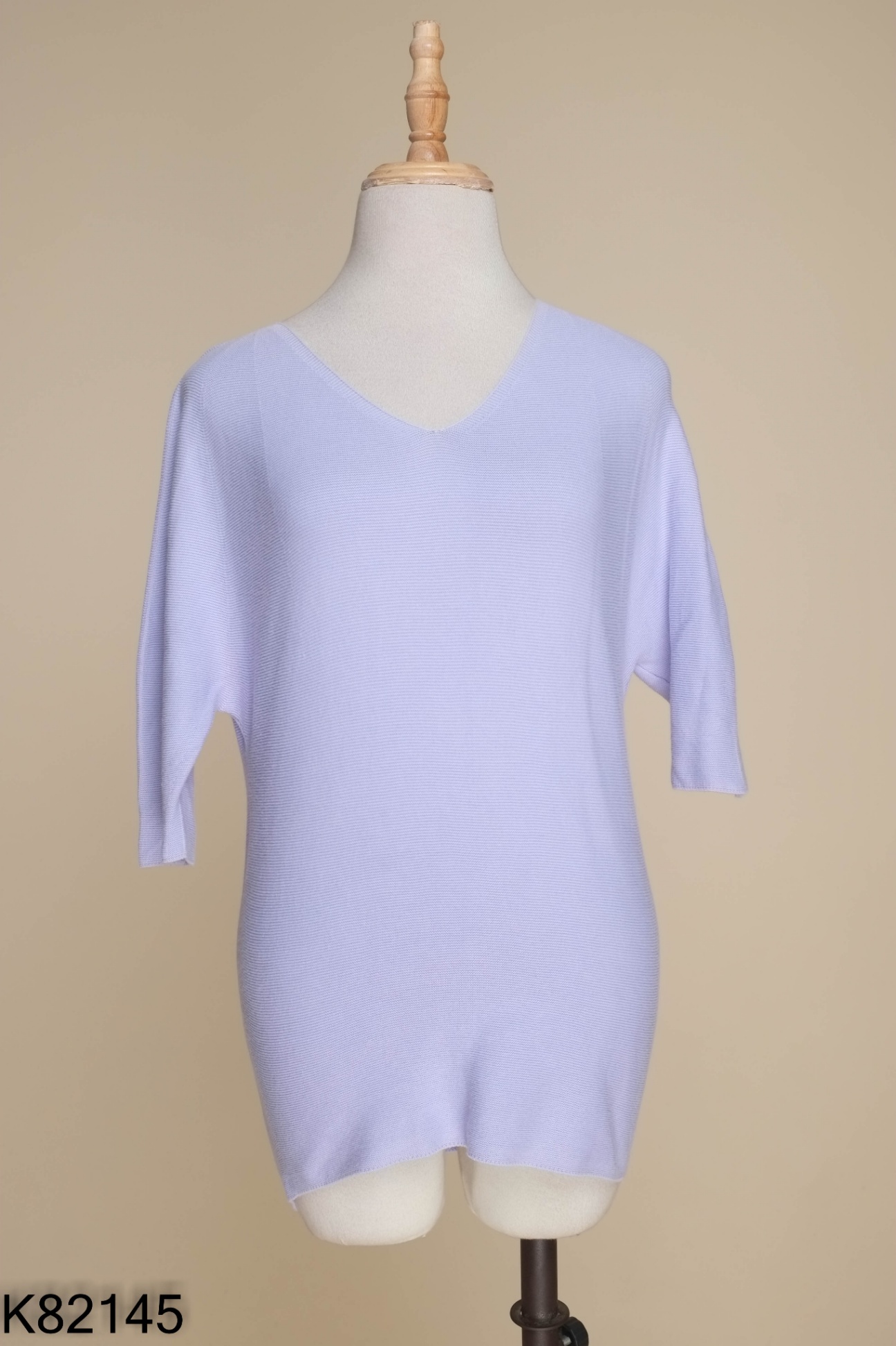 Áo UNIQLO tím cổ V