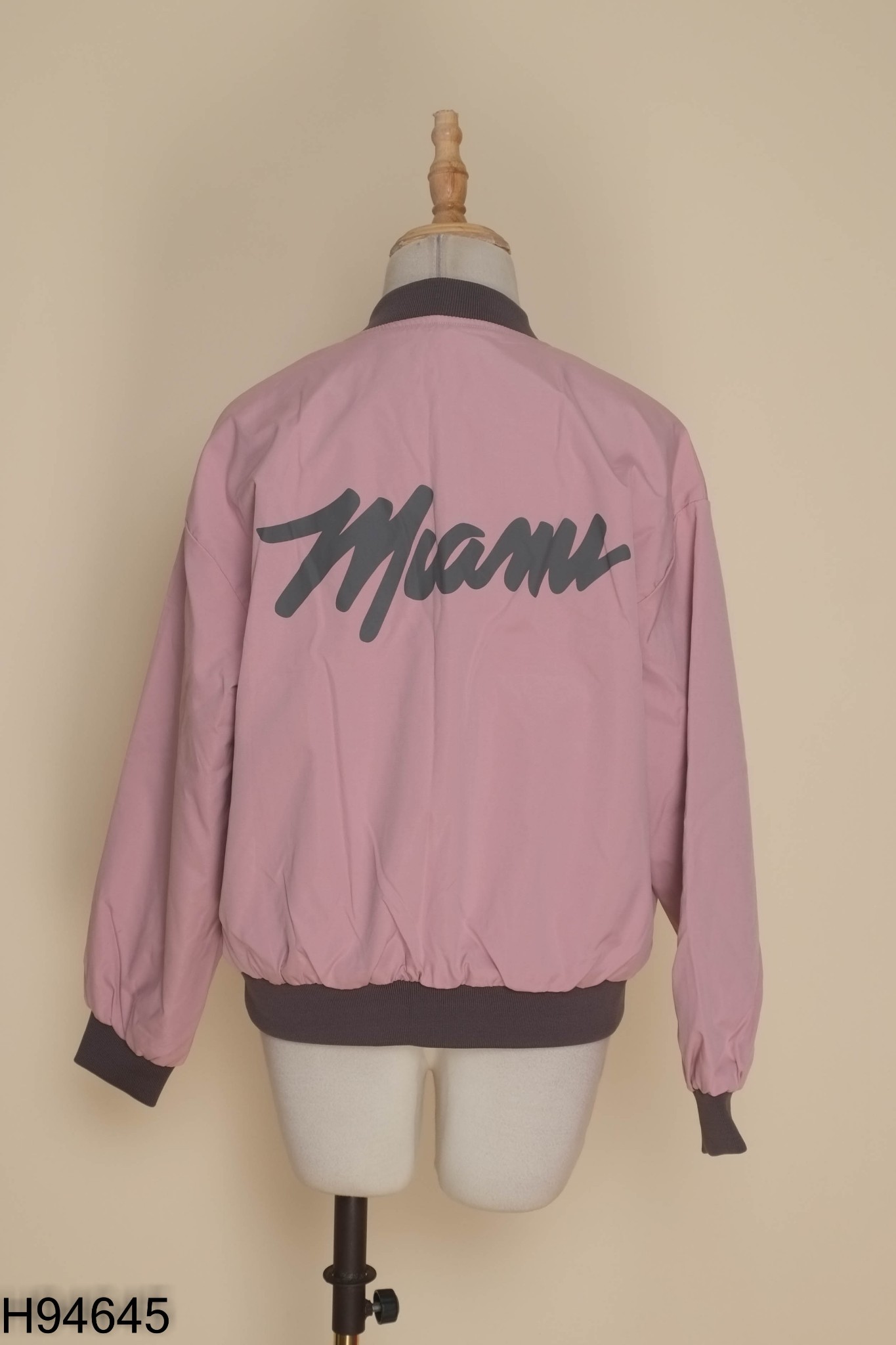 Áo khoác bomber hồng phối xám