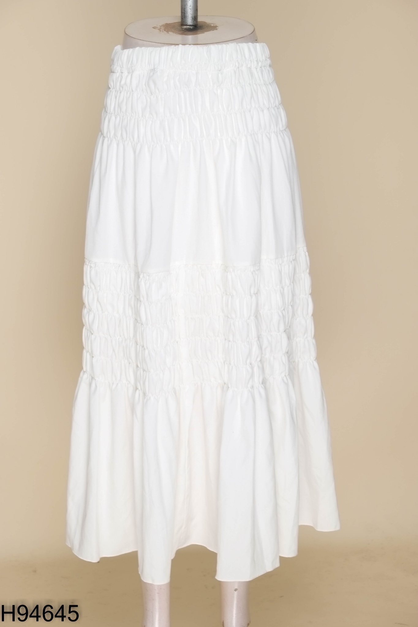 Chân váy trắng trơn