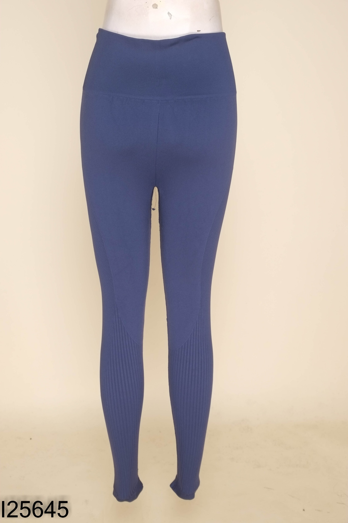 Quần leggings xanh than in chữ