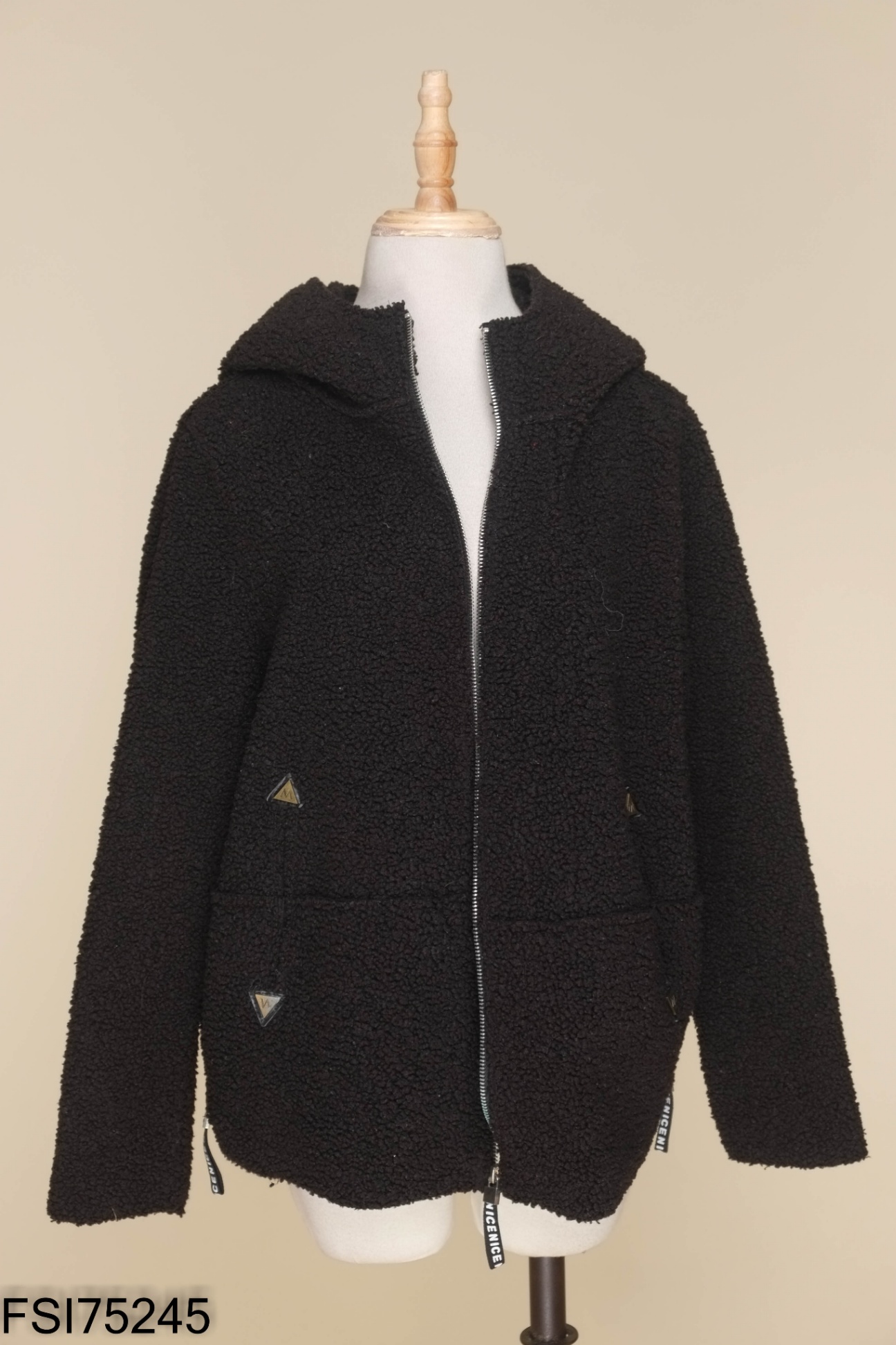 Áo khoác đen lông cừu có mũ phối khóa kéo