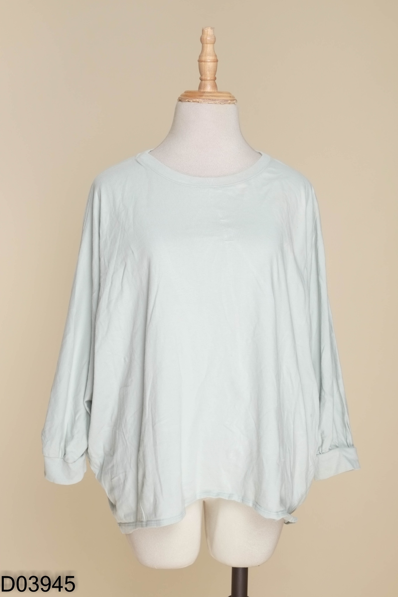 Áo UNIQLO dài tay xanh trơn