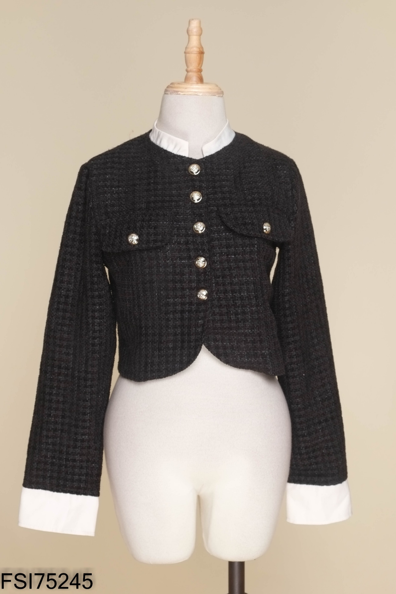 Áo khoác dạ đen lấp lánh phối cúc