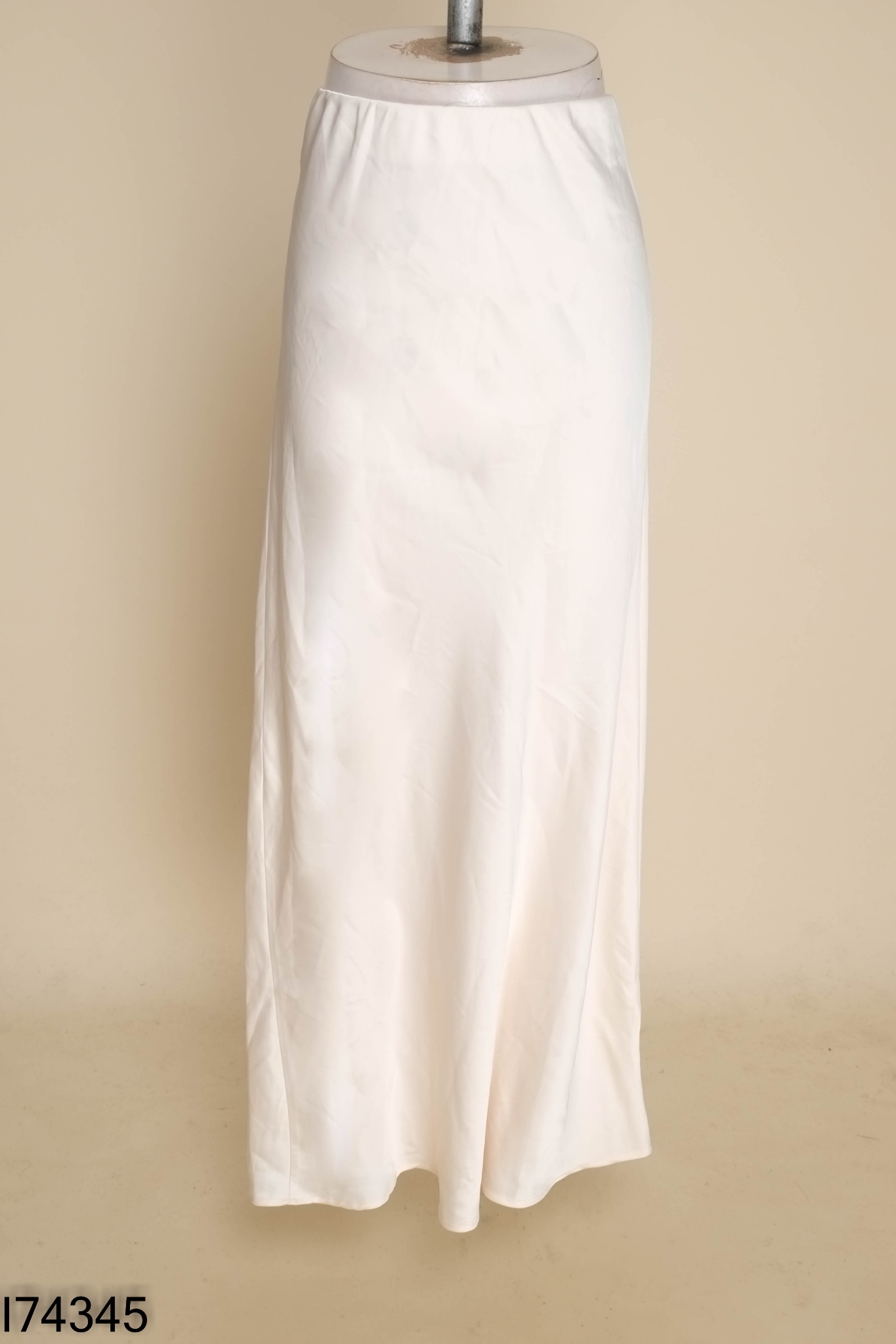 Chân váy ZARA lụa be (XUẤT)