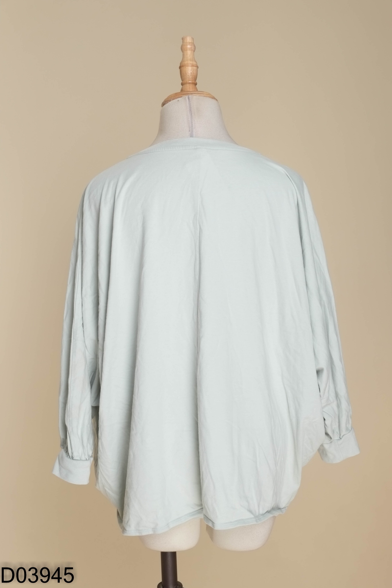 Áo UNIQLO dài tay xanh trơn