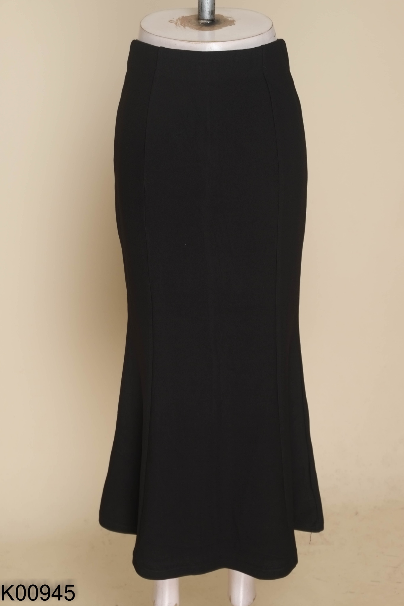 NEWTAG Chân váy đen đuôi cá