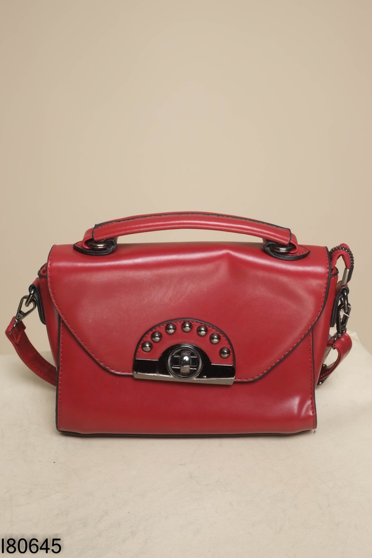 Túi đỏ dáng hộp