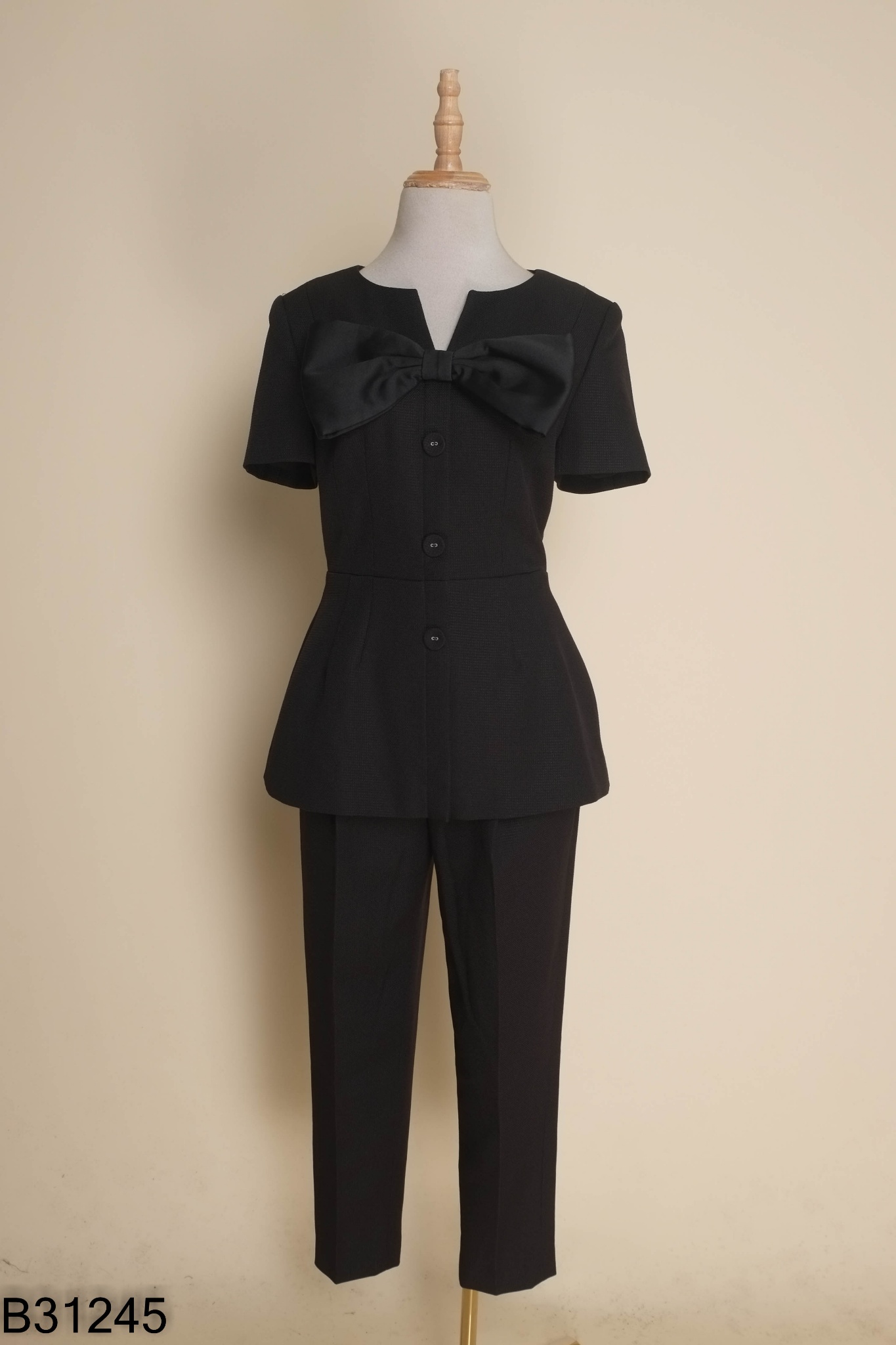 Set Áo đen SIXDO phối nơ + quần dài