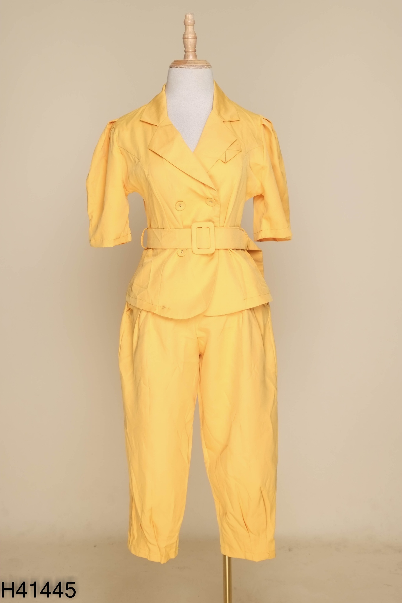 Set áo blazer vàng + quần